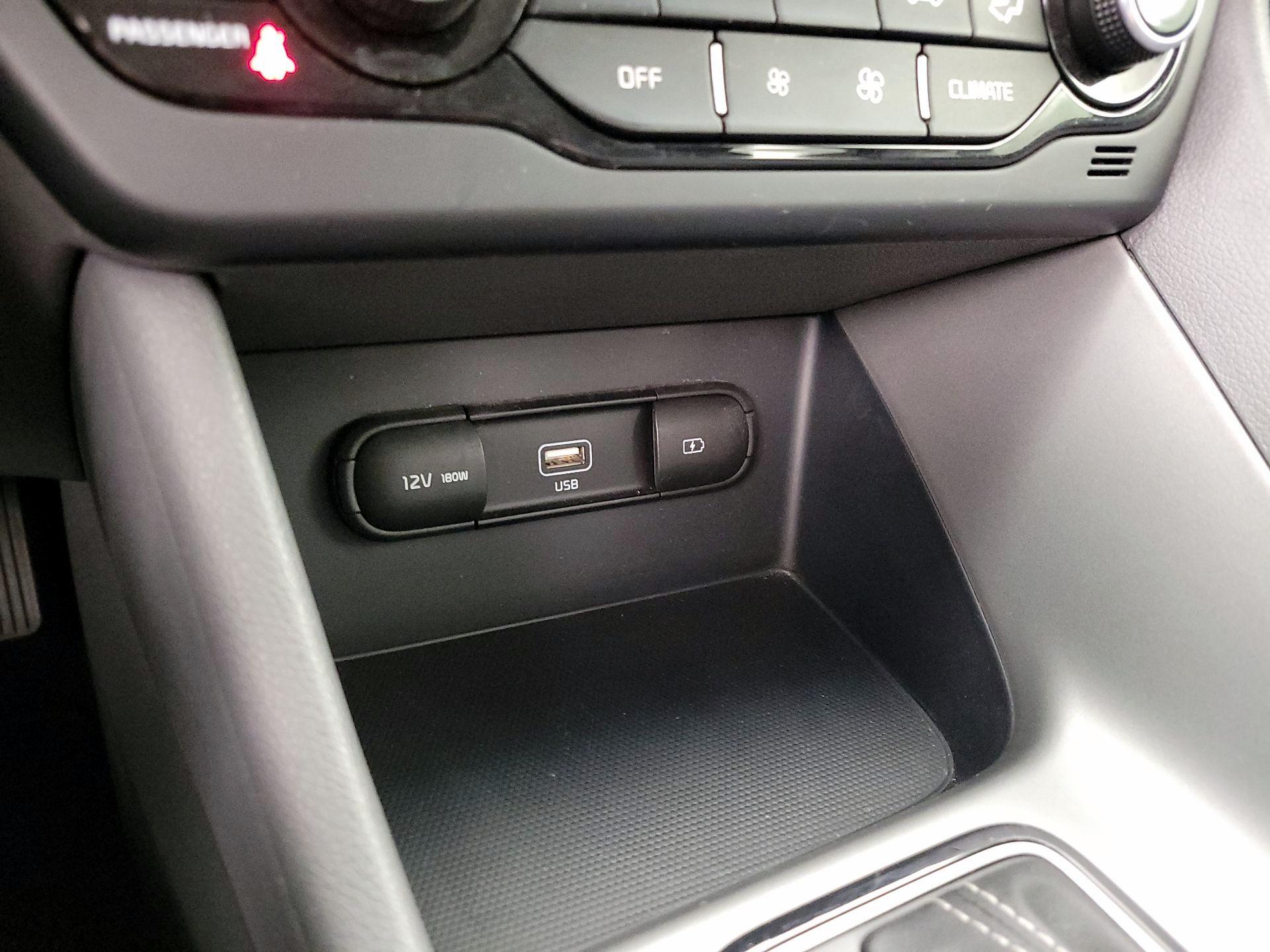 Thumbnail: 2020 Kia Niro - 18