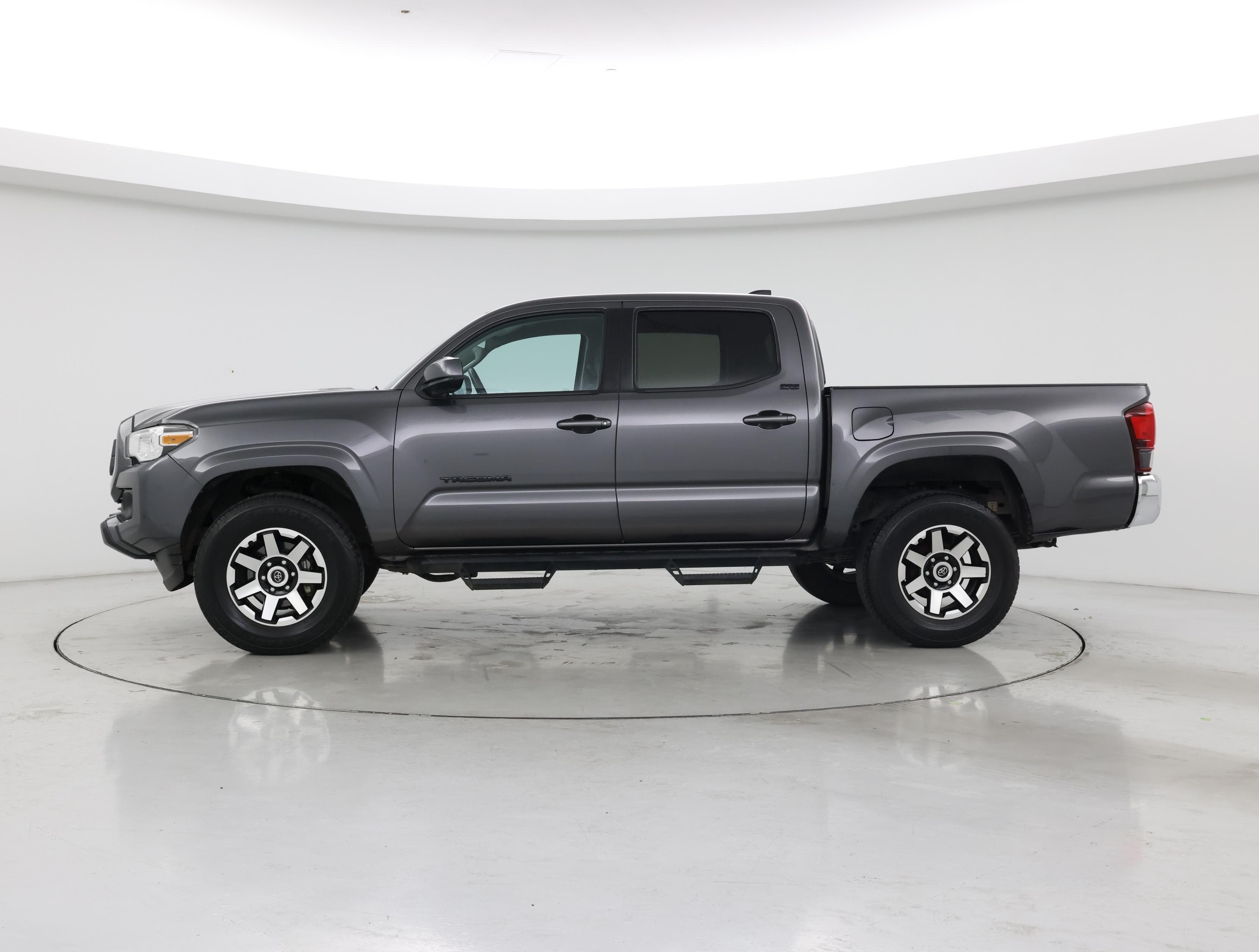 Thumbnail: 2021 Toyota Tacoma - 3