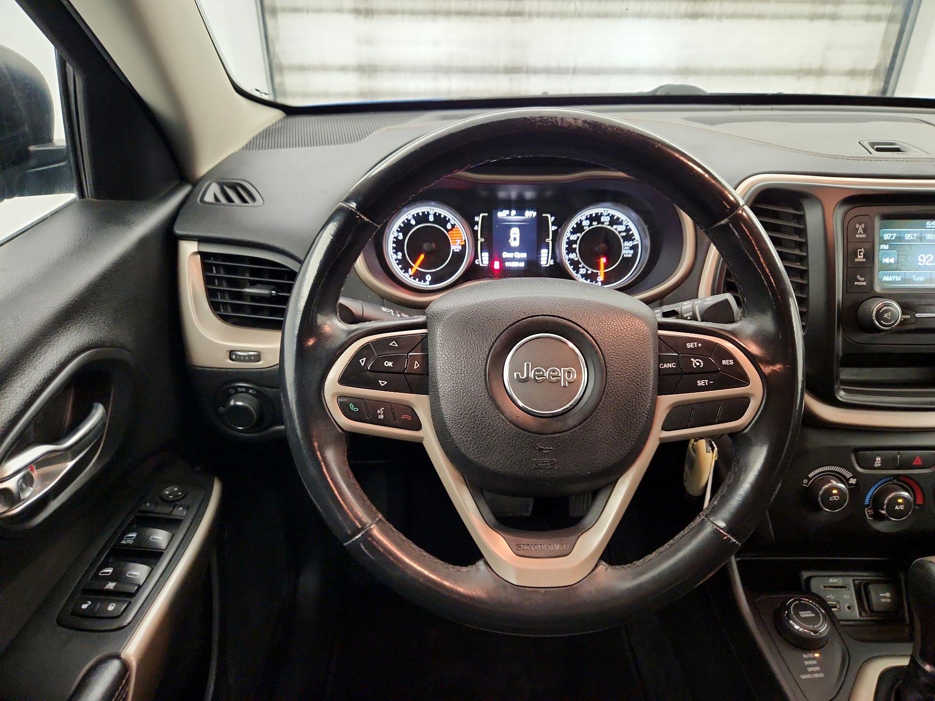 Thumbnail: 2017 Jeep Cherokee - 10