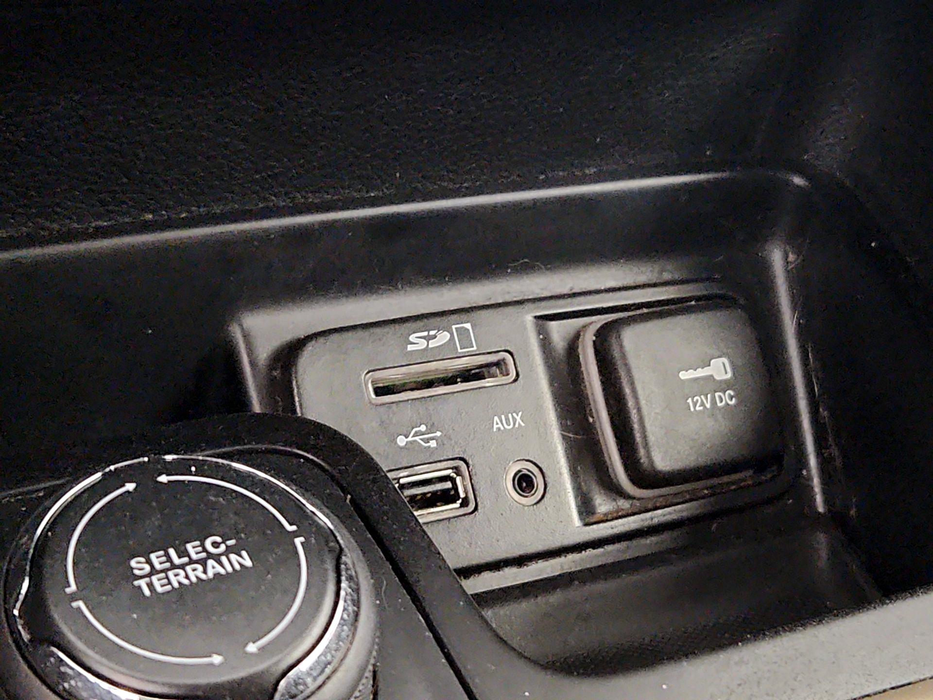 Thumbnail: 2017 Jeep Cherokee - 17