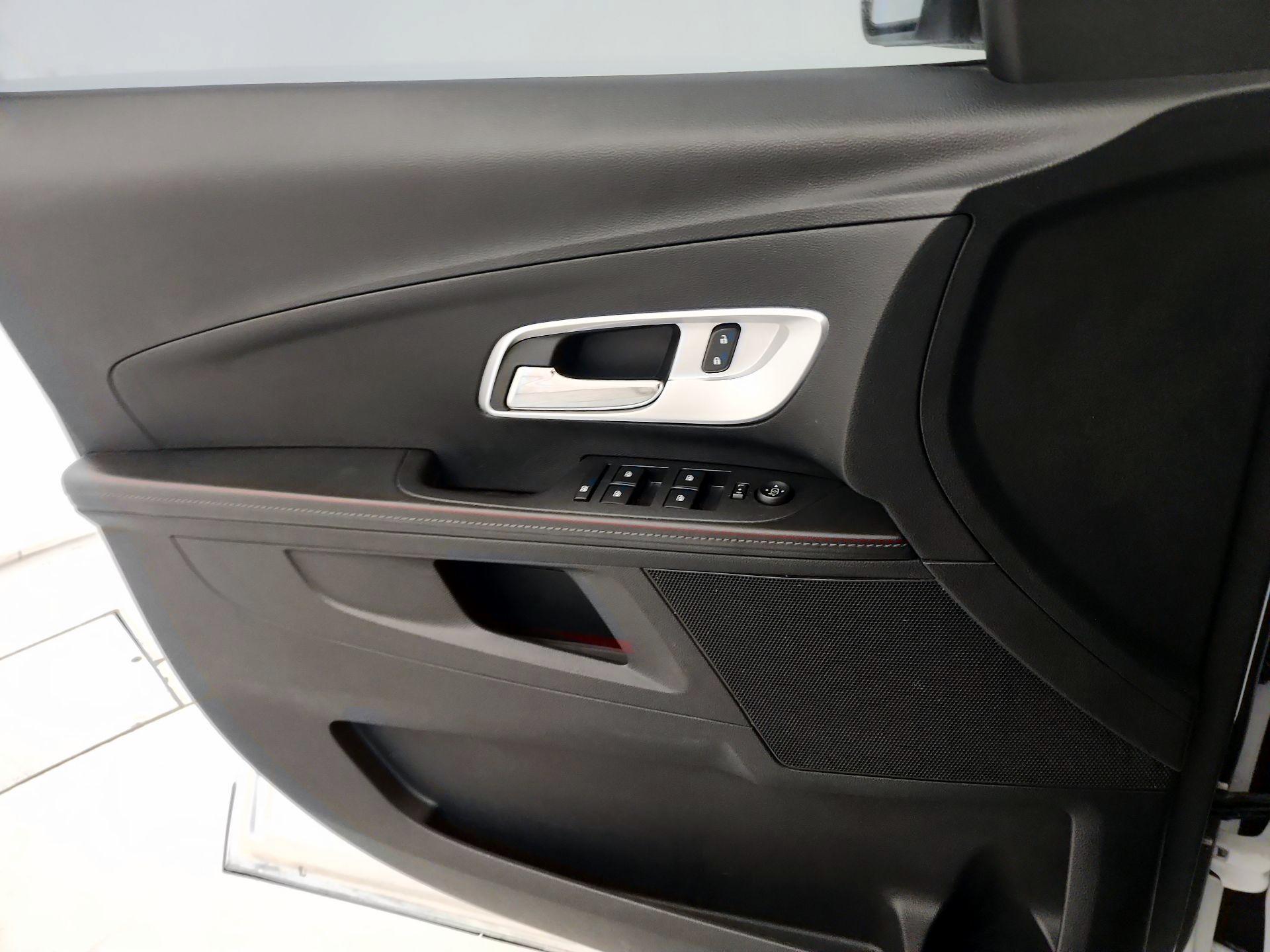 Thumbnail: 2015 Chevrolet Equinox - 12