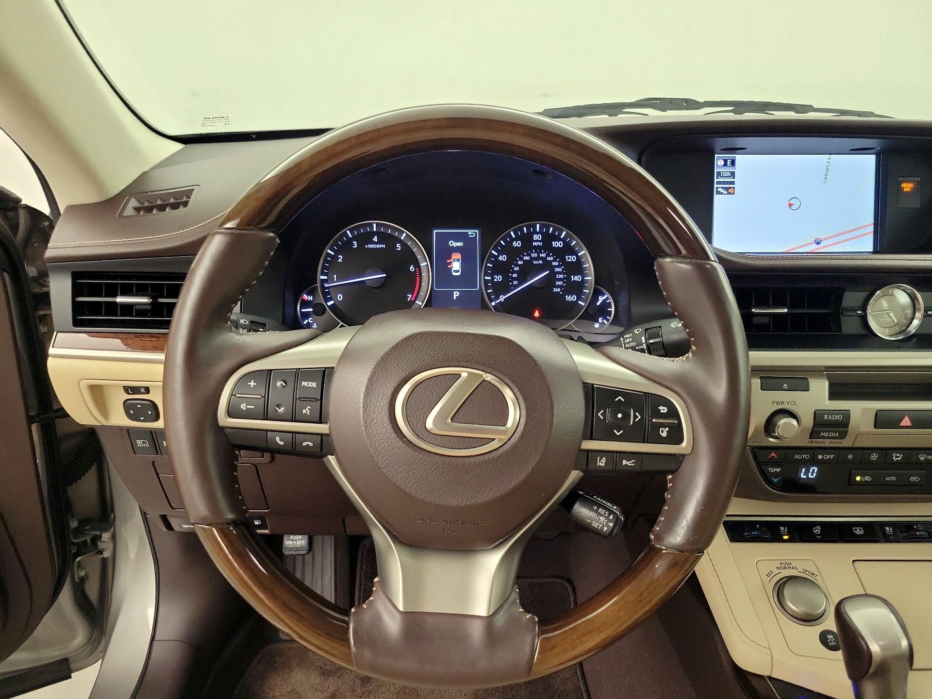 Thumbnail: 2017 Lexus ES - 10