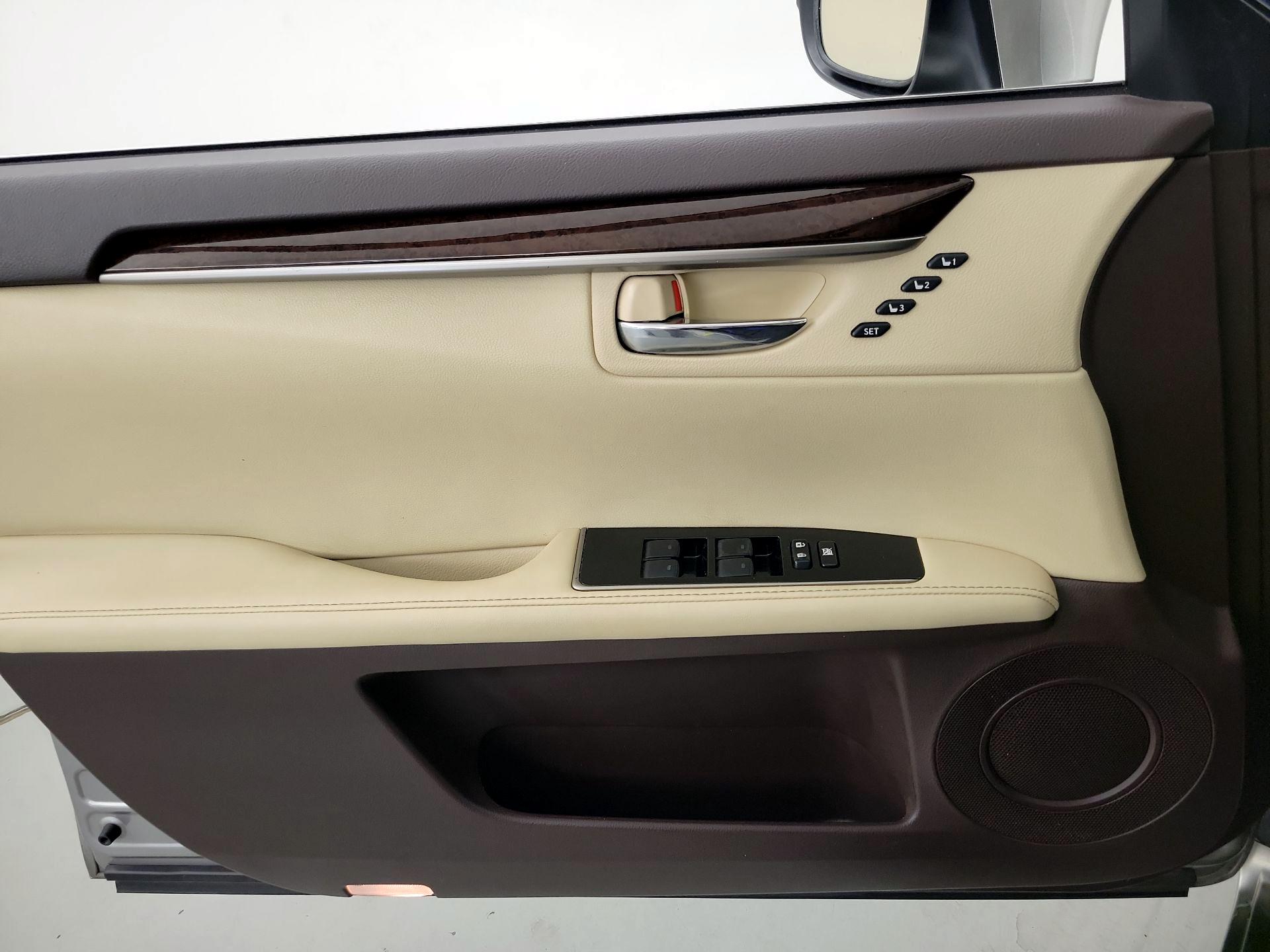 Thumbnail: 2017 Lexus ES - 12