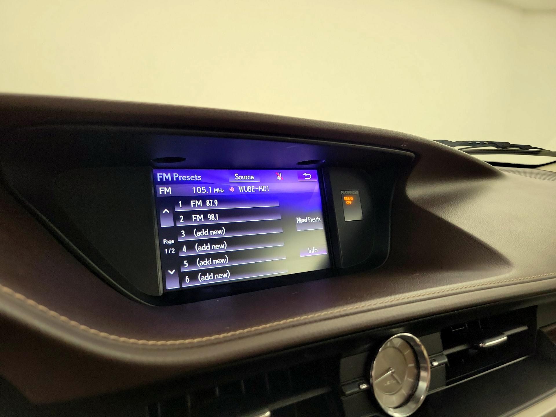 Thumbnail: 2017 Lexus ES - 16