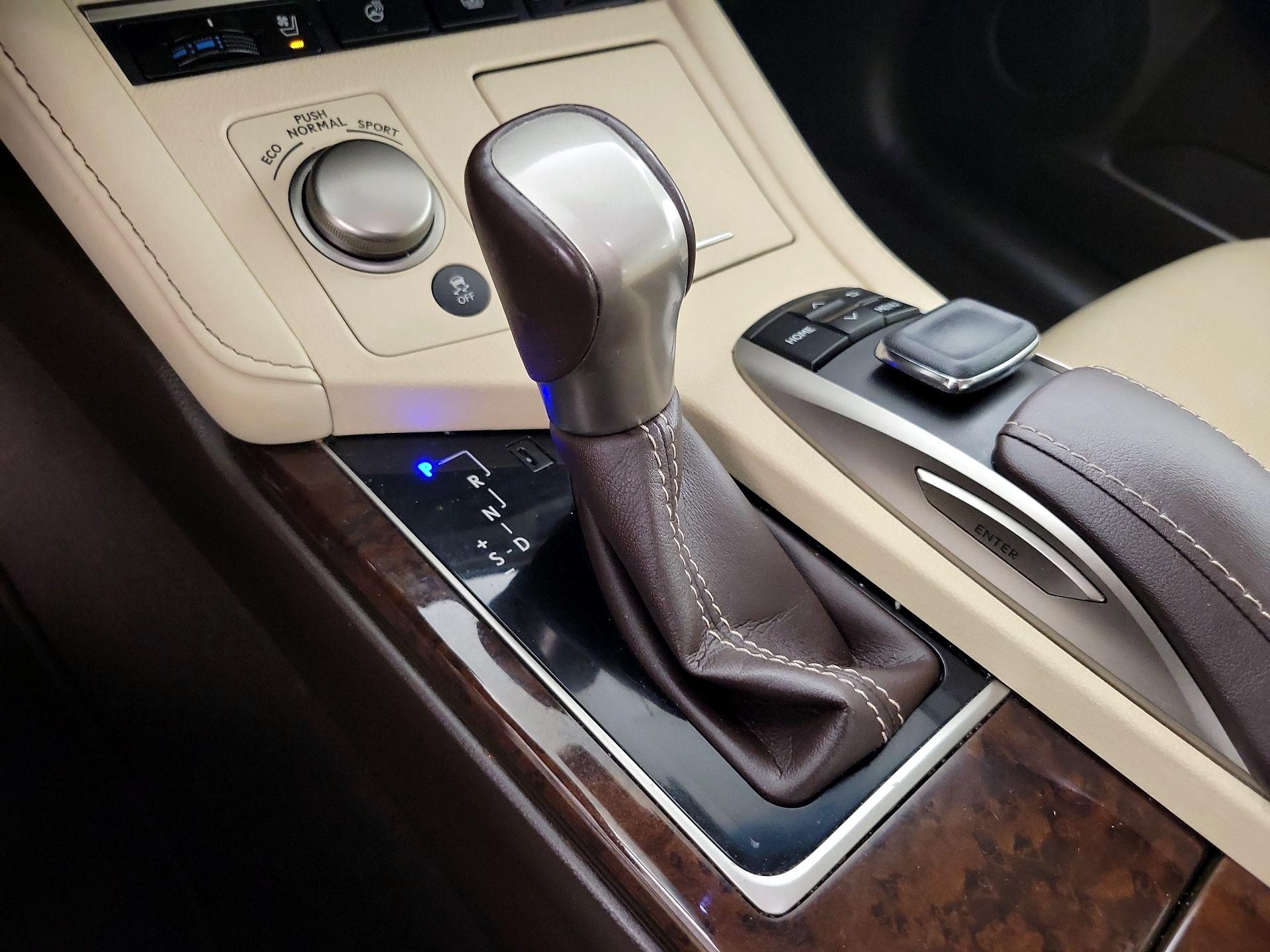 Thumbnail: 2017 Lexus ES - 18