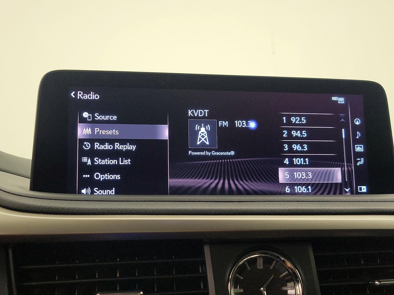 2022 Lexus RX Hybrid 450h - Photo 16