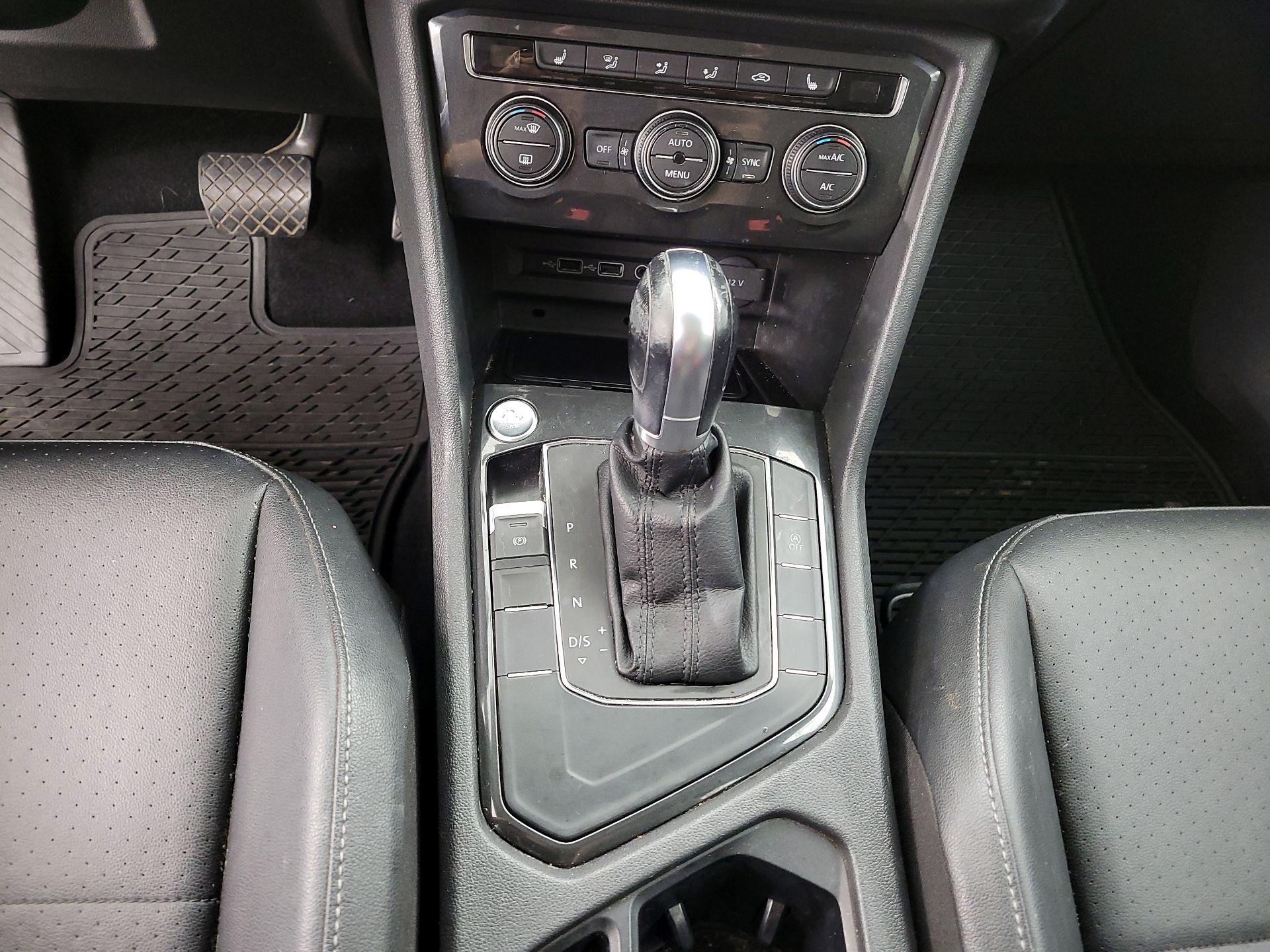 Thumbnail: 2018 Volkswagen Tiguan - 17