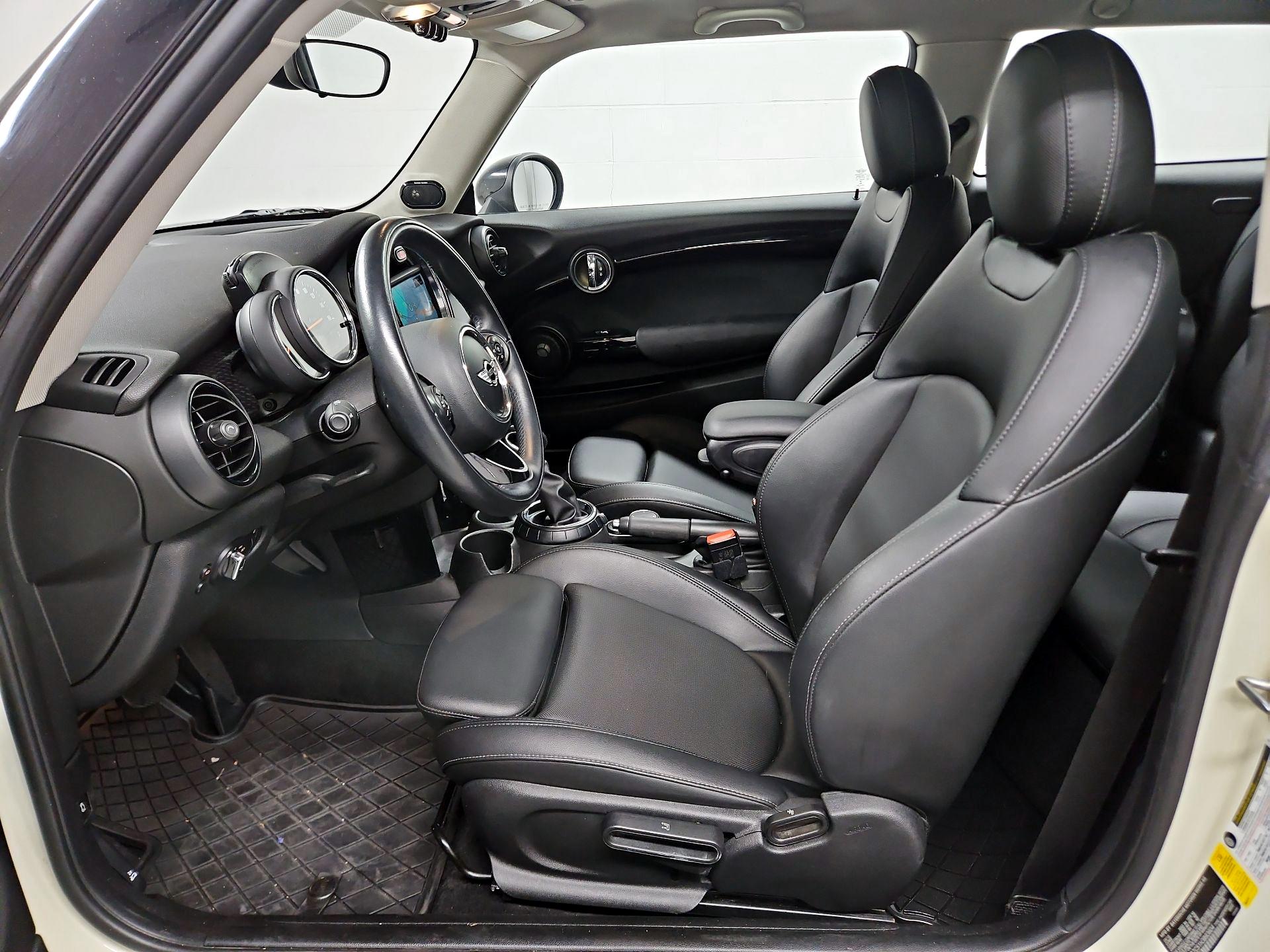 Thumbnail: 2017 MINI Cooper Hardtop - 11