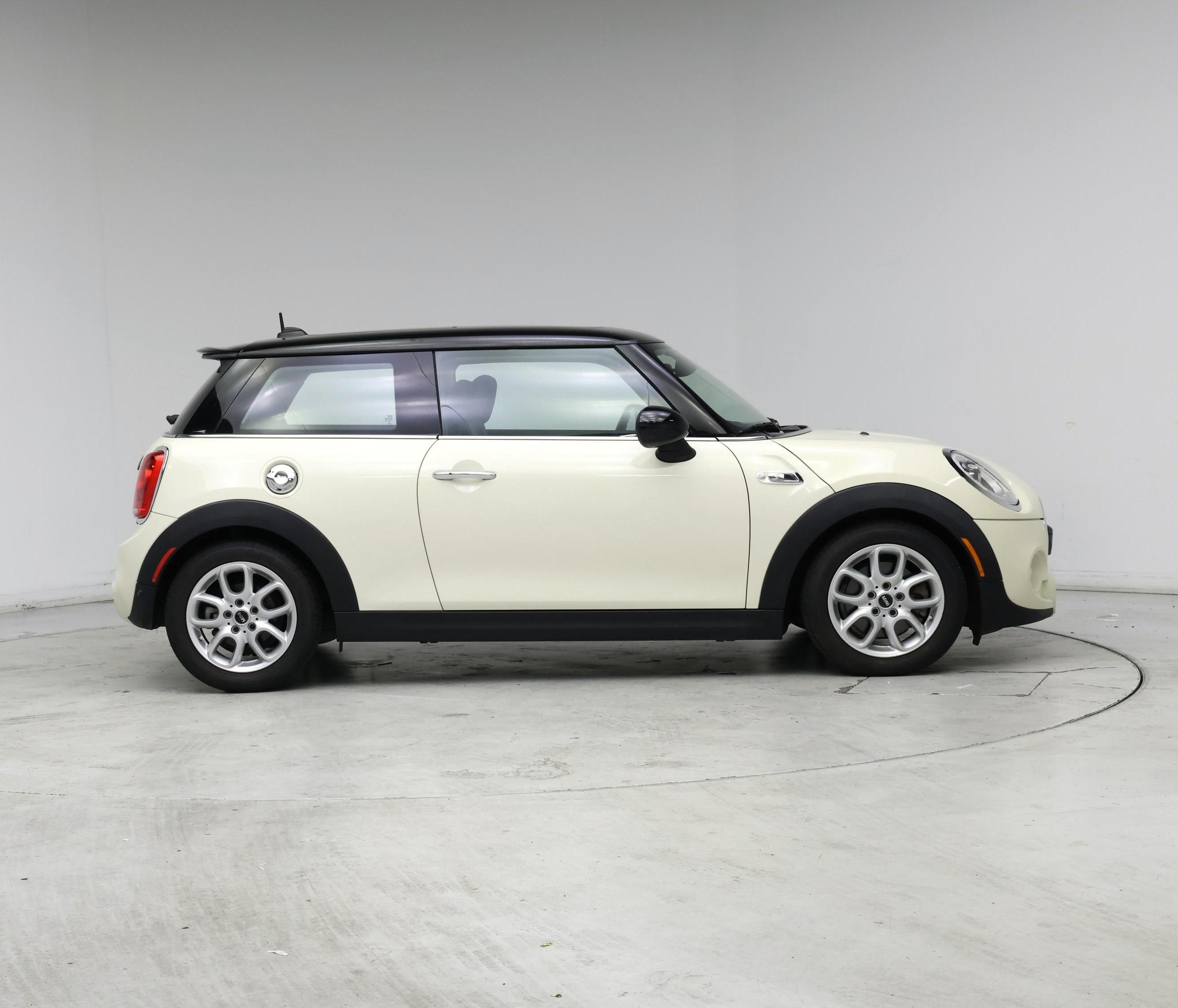 Thumbnail: 2017 MINI Cooper Hardtop - 7