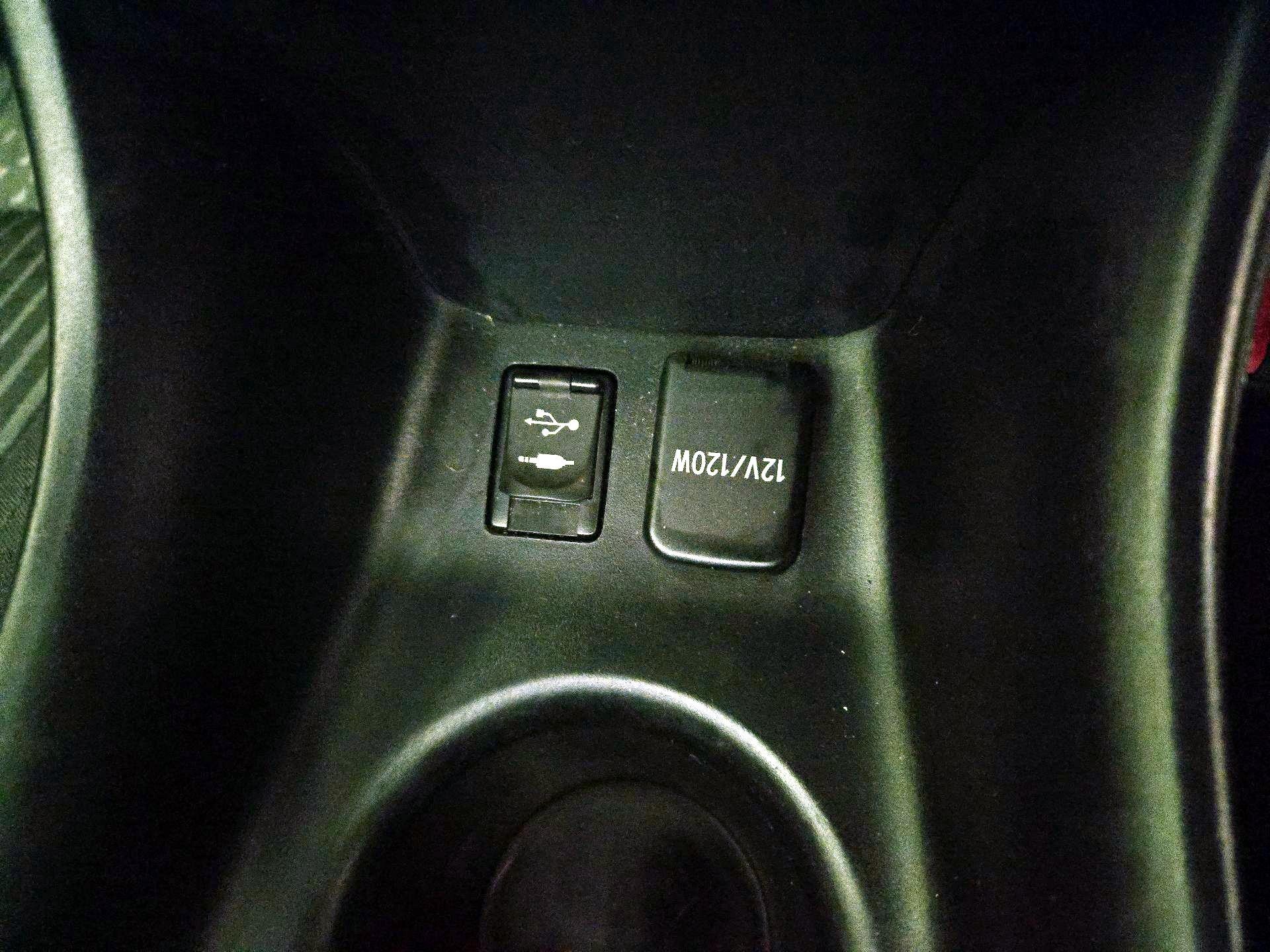 Thumbnail: 2016 Toyota Prius - 18