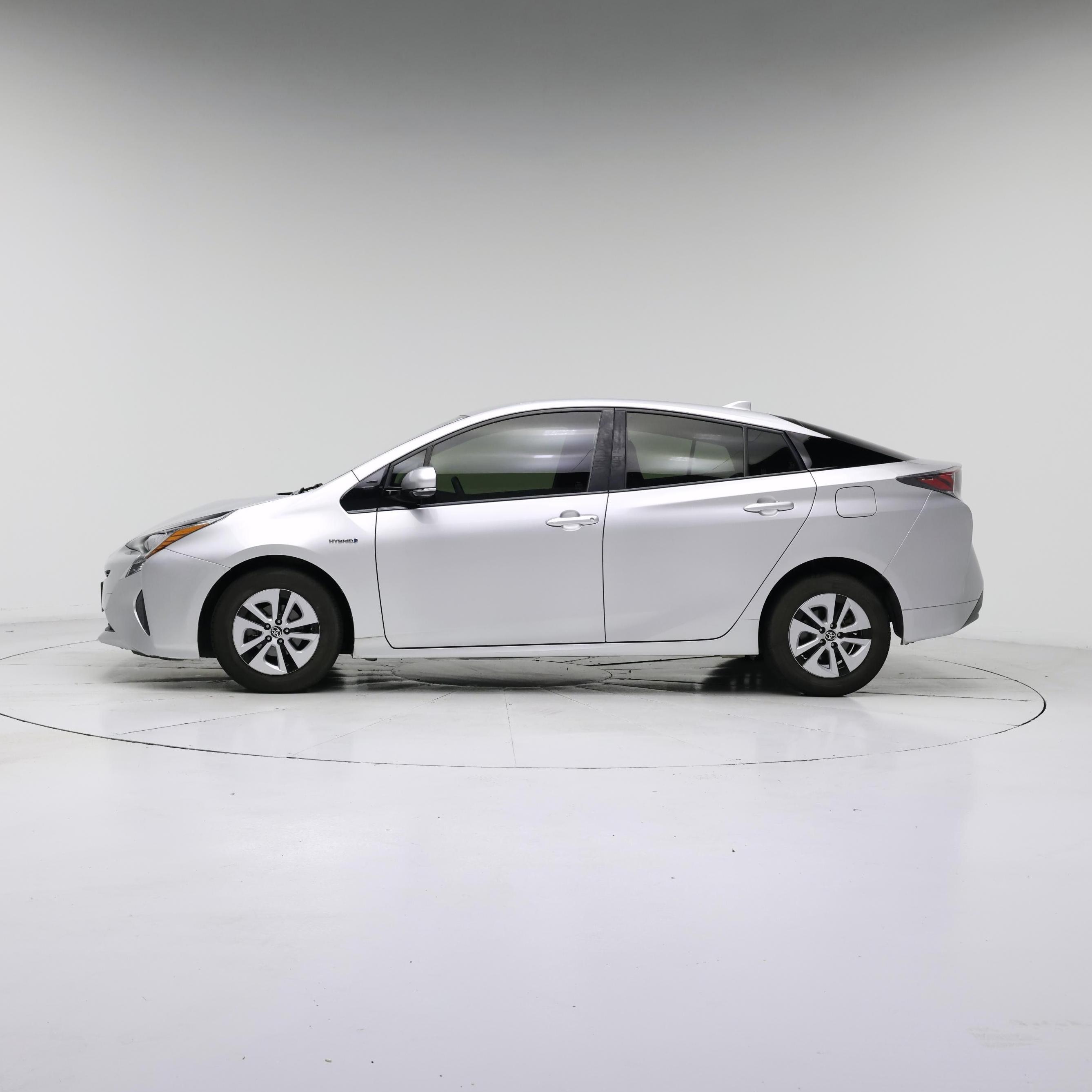 Thumbnail: 2016 Toyota Prius - 3