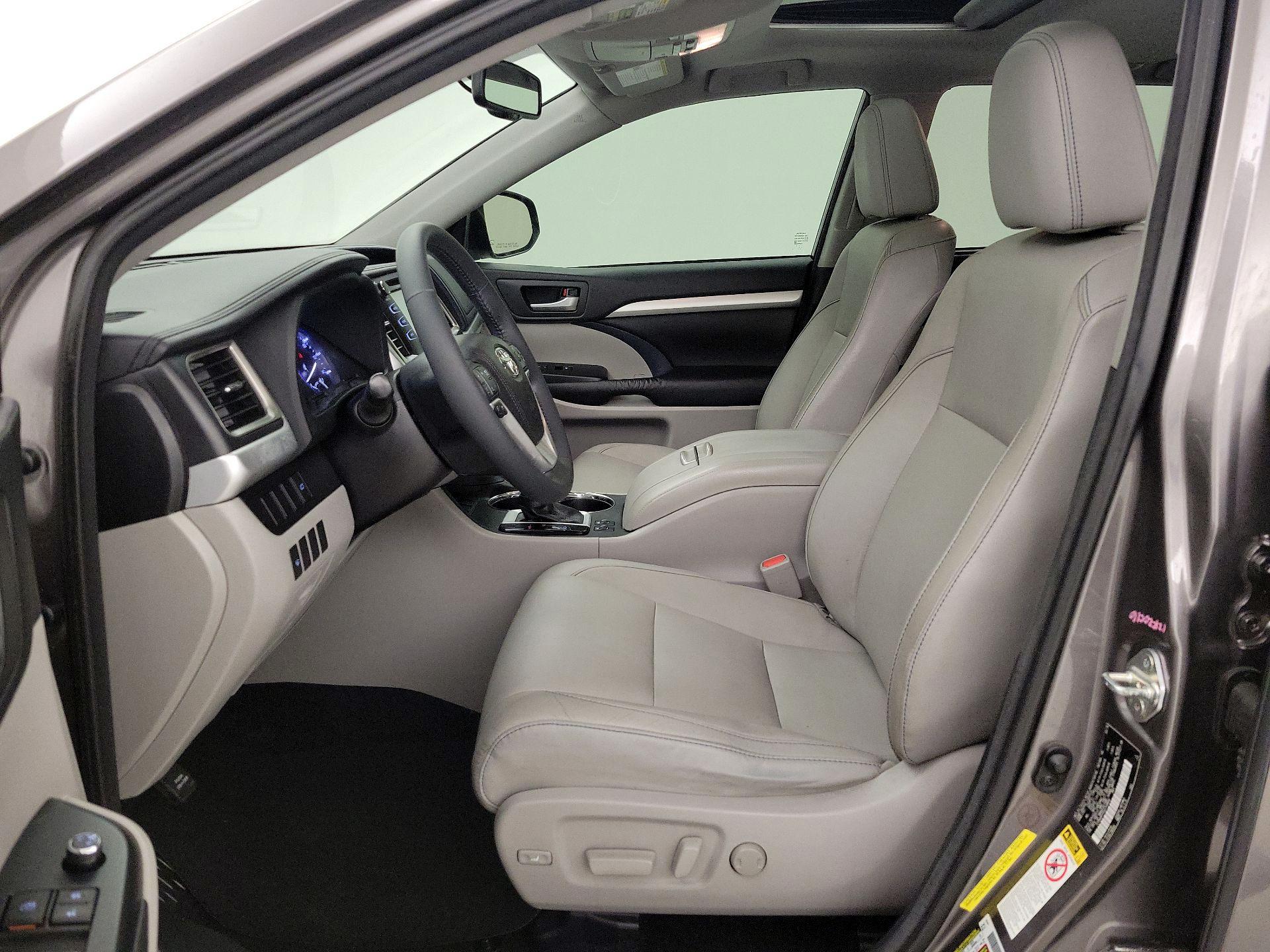 Thumbnail: 2016 Toyota Highlander - 11