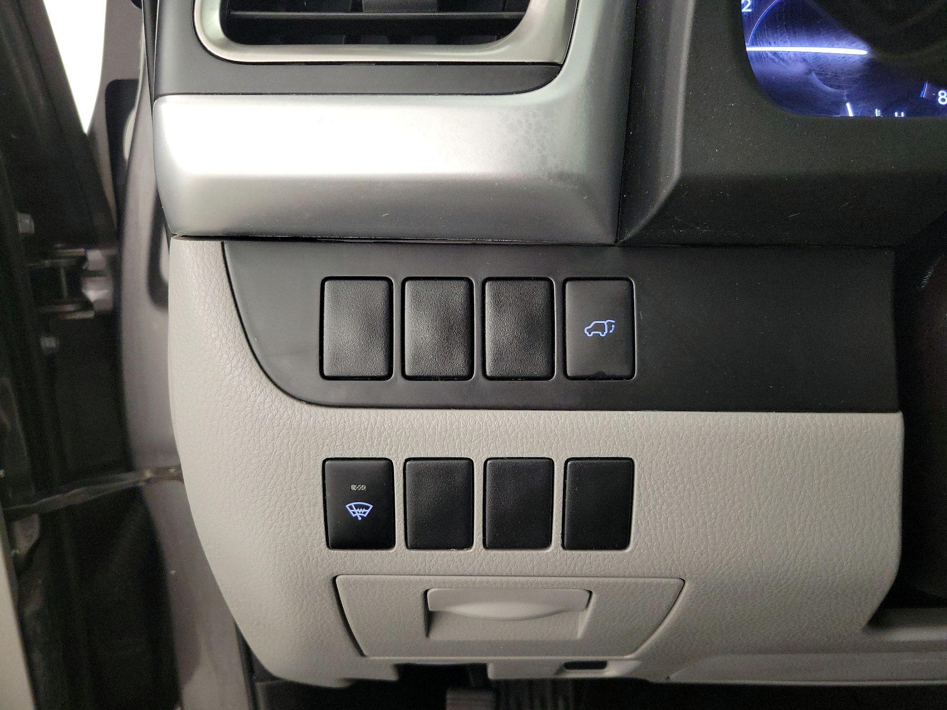 Thumbnail: 2016 Toyota Highlander - 13