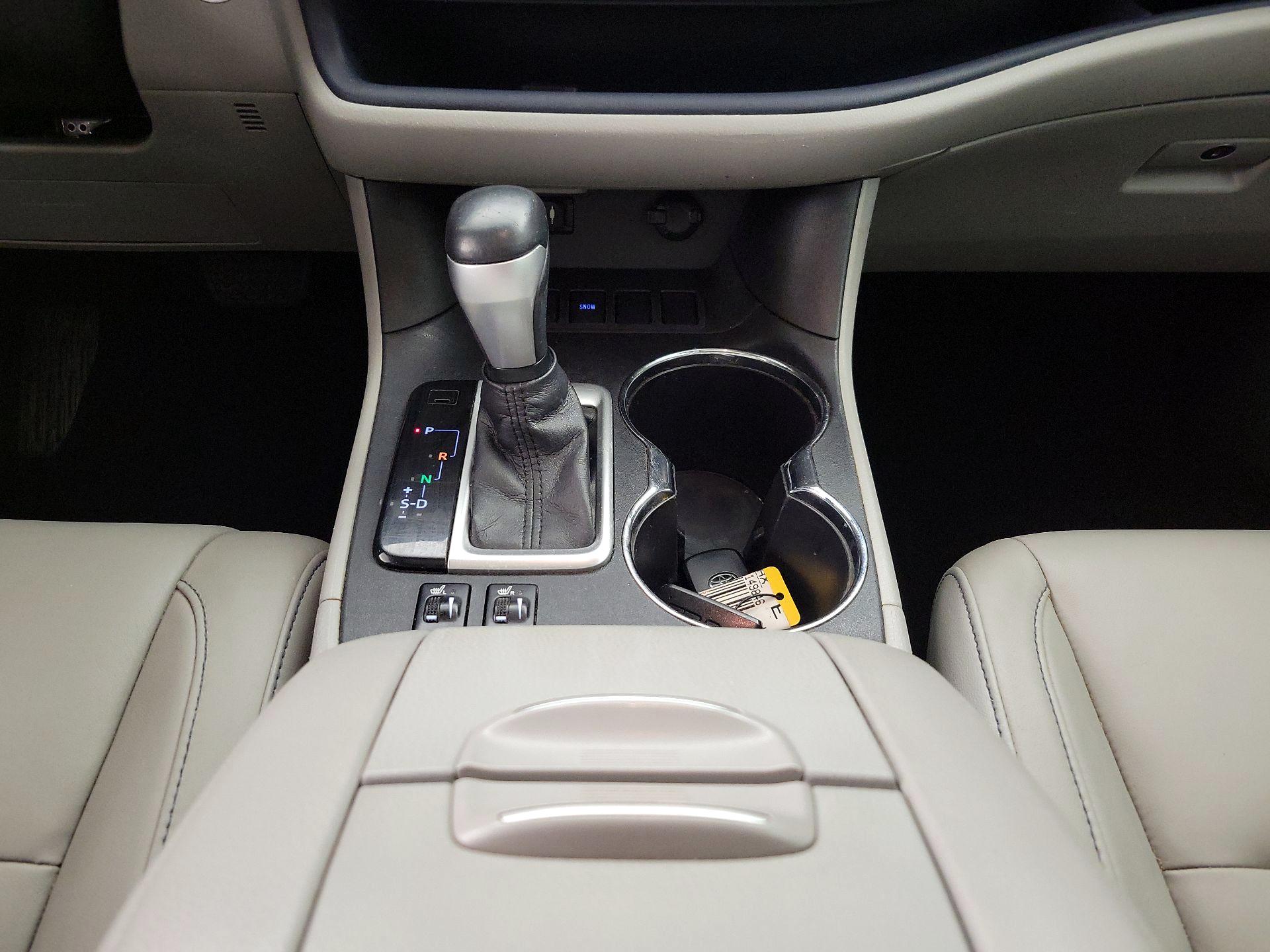 Thumbnail: 2016 Toyota Highlander - 17