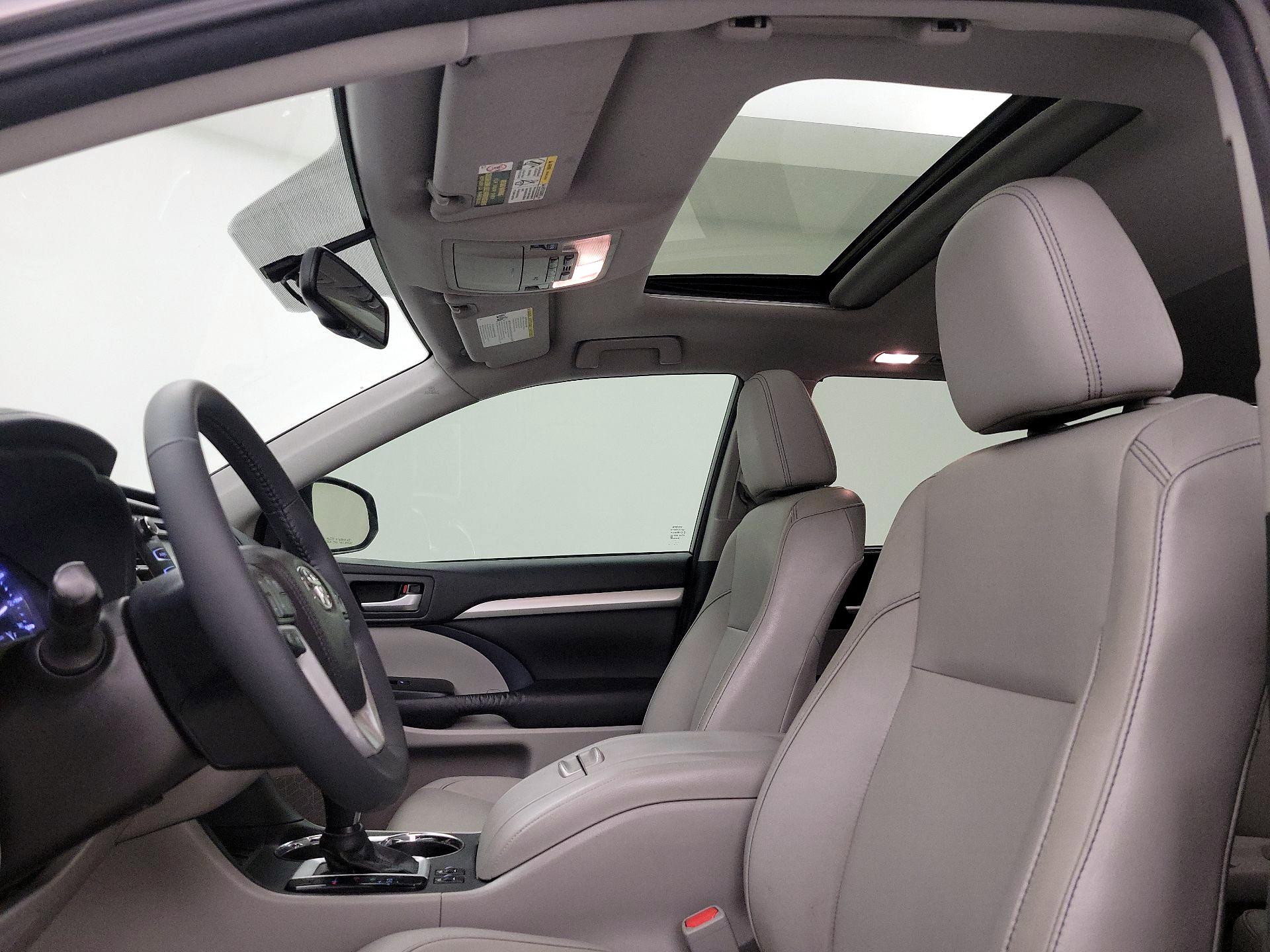 Thumbnail: 2016 Toyota Highlander - 18