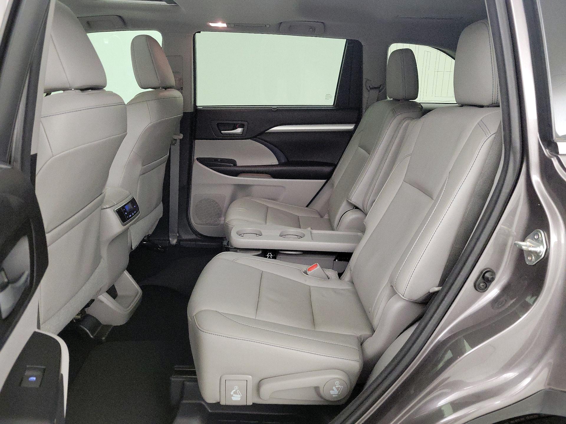 Thumbnail: 2016 Toyota Highlander - 19