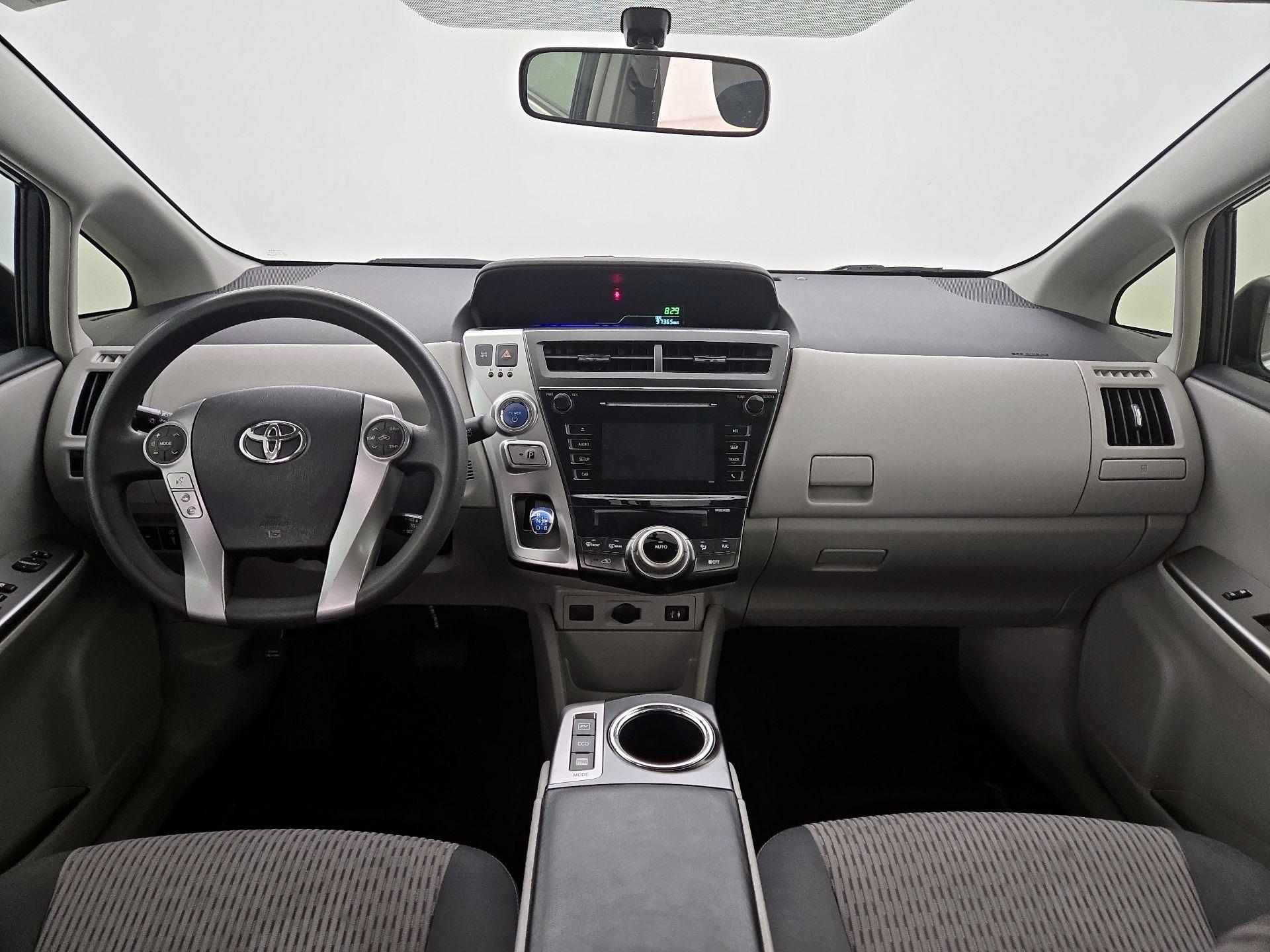 Thumbnail: 2015 Toyota Prius v - 9