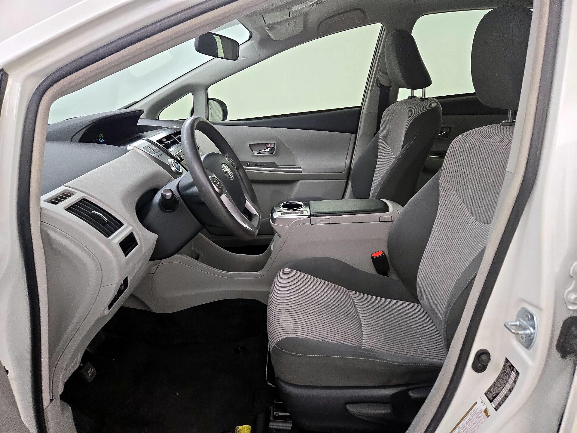 Thumbnail: 2015 Toyota Prius v - 11