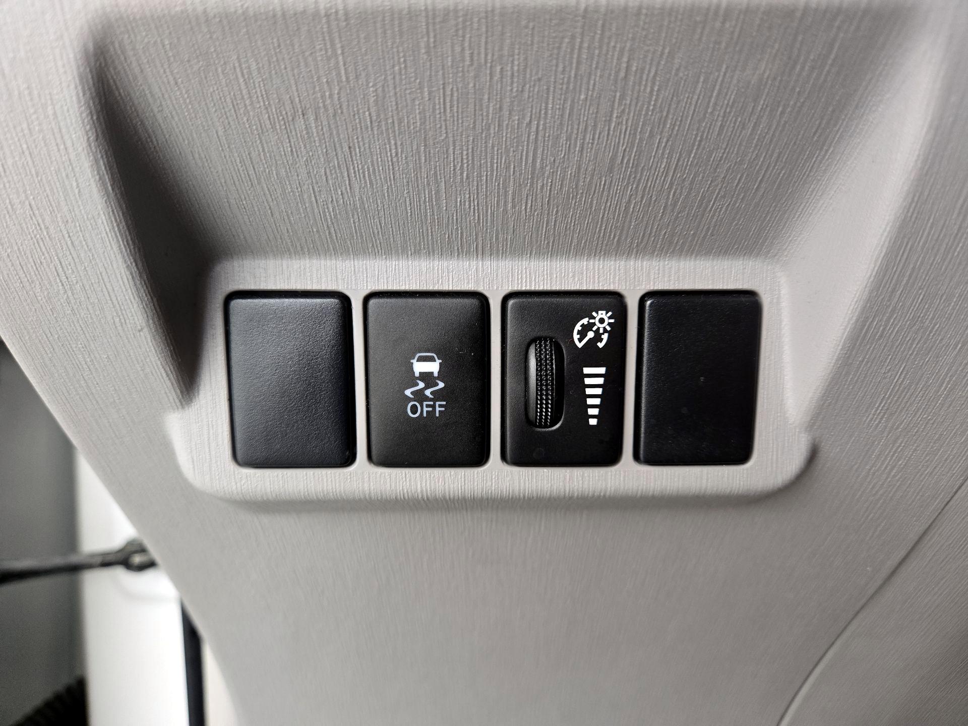 Thumbnail: 2015 Toyota Prius v - 13