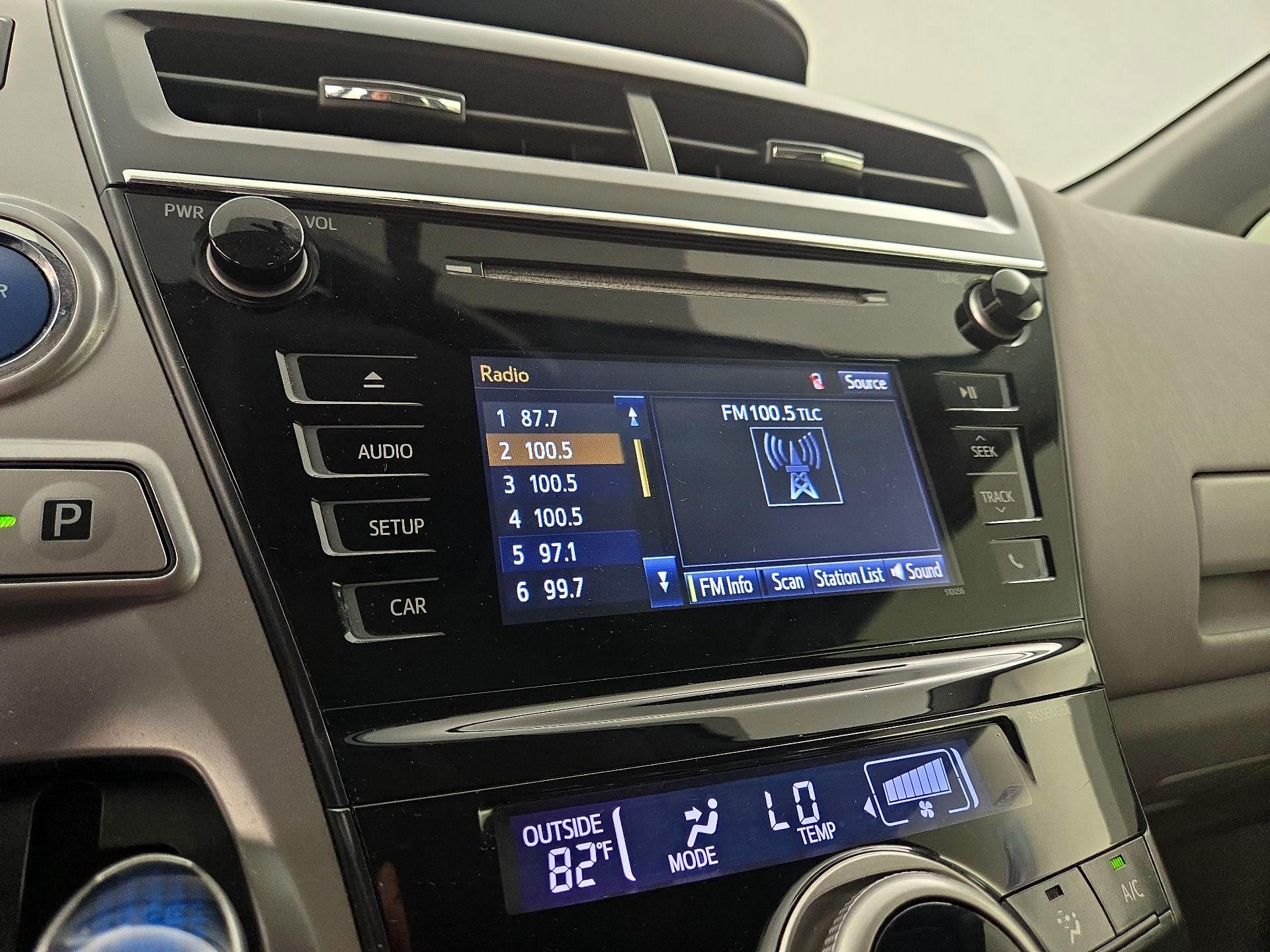 Thumbnail: 2015 Toyota Prius v - 15