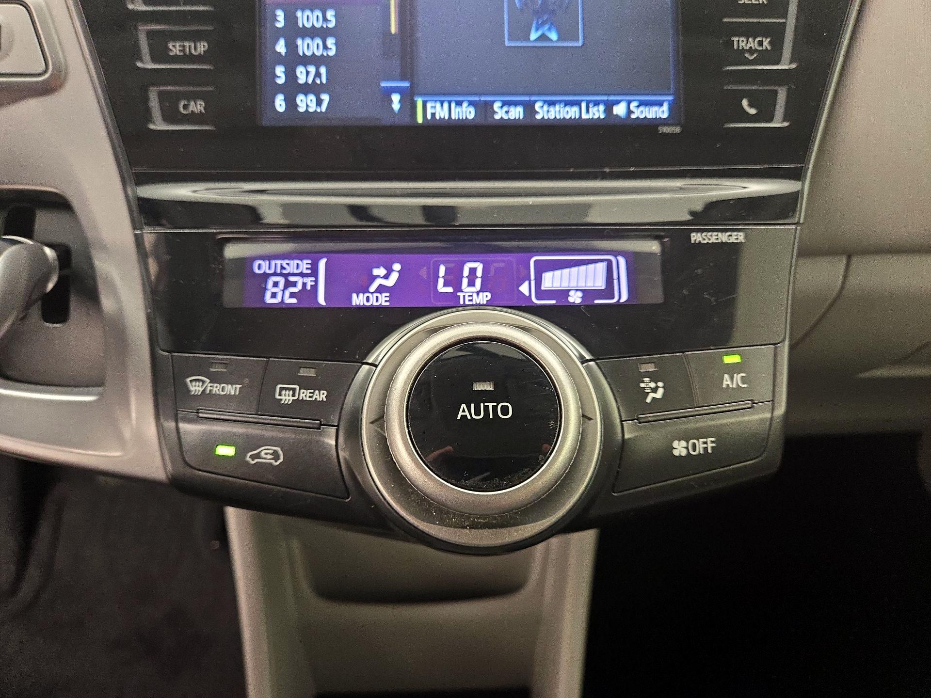 Thumbnail: 2015 Toyota Prius v - 16