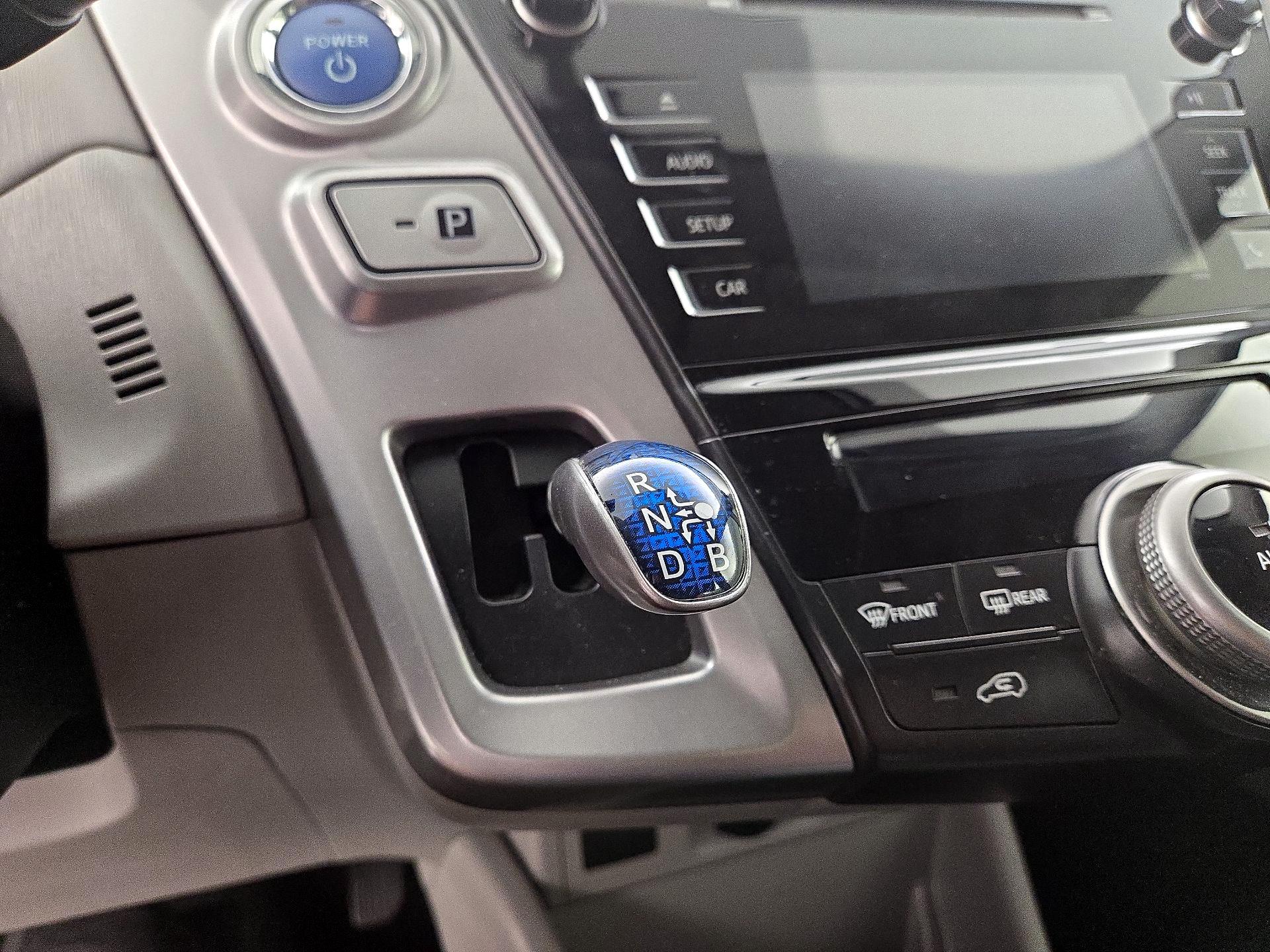 Thumbnail: 2015 Toyota Prius v - 17