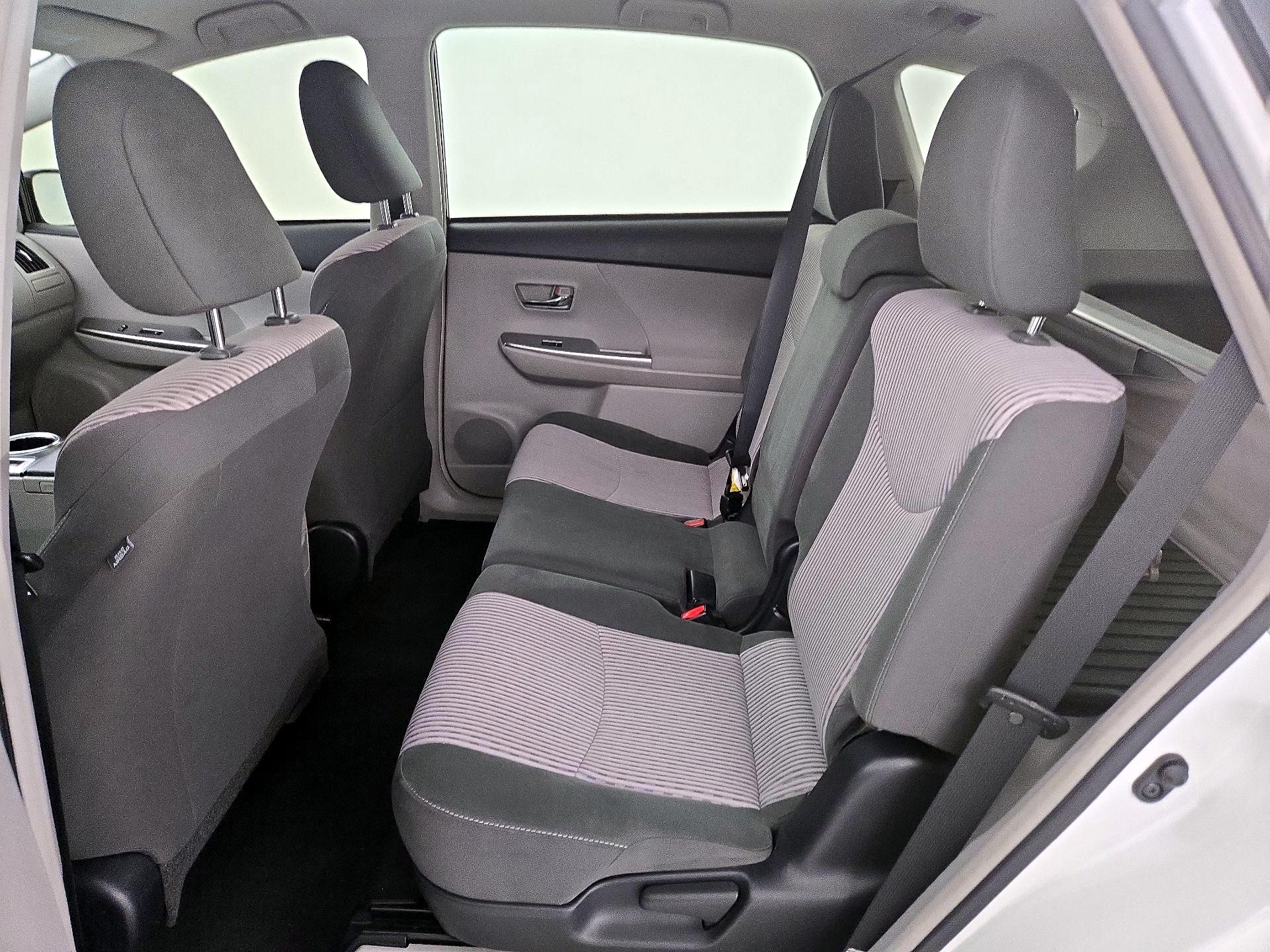 Thumbnail: 2015 Toyota Prius v - 19
