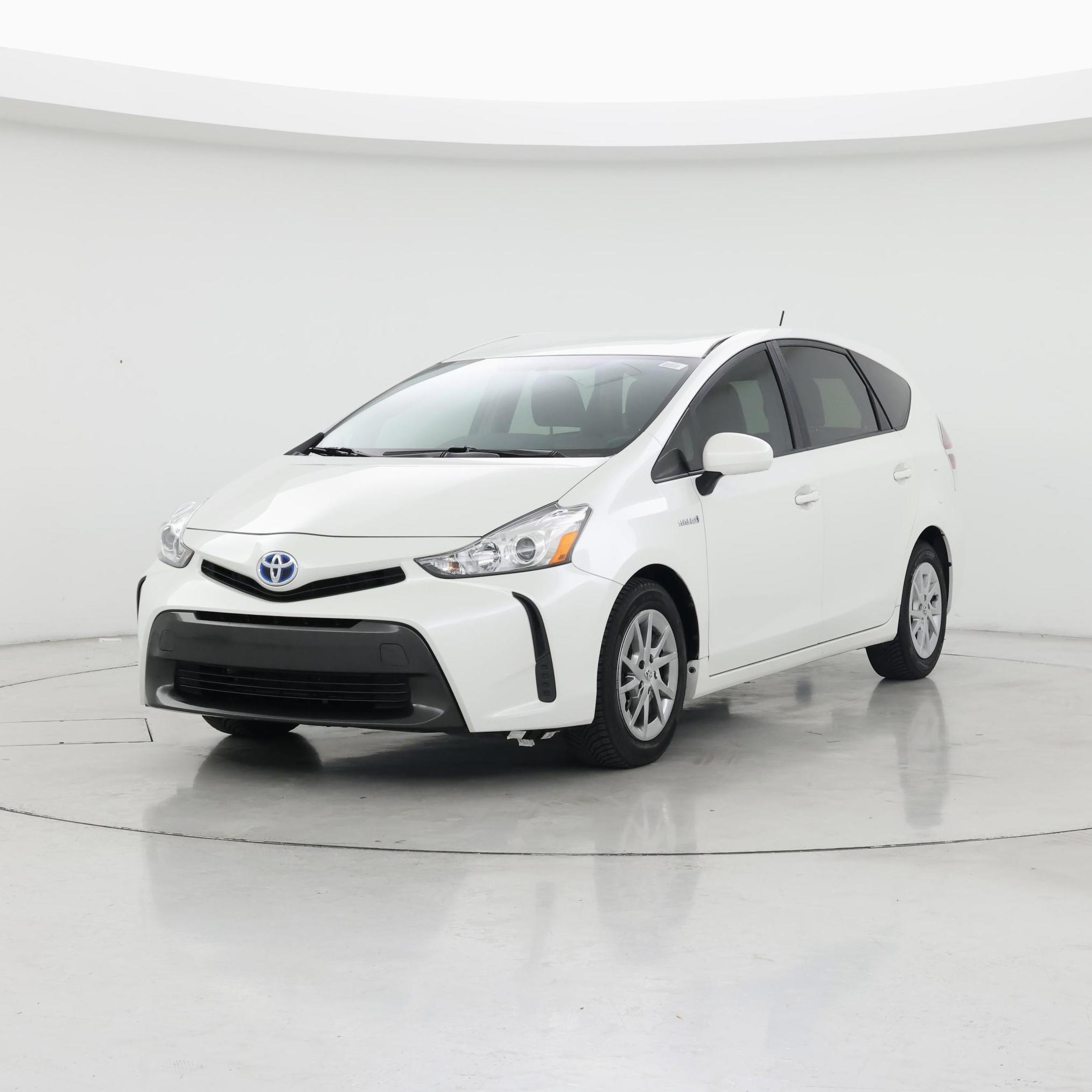 Thumbnail: 2015 Toyota Prius v - 4