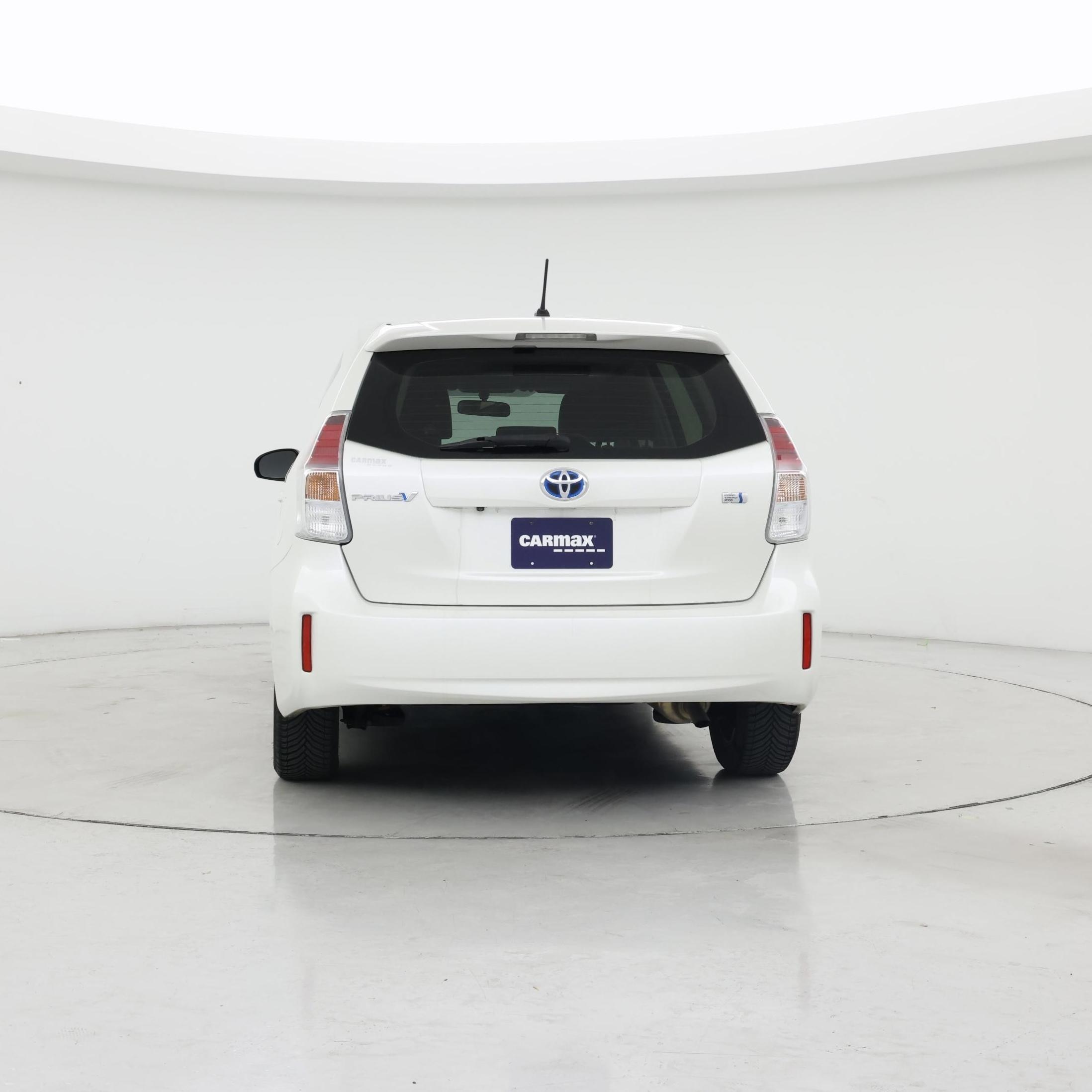 Thumbnail: 2015 Toyota Prius v - 6