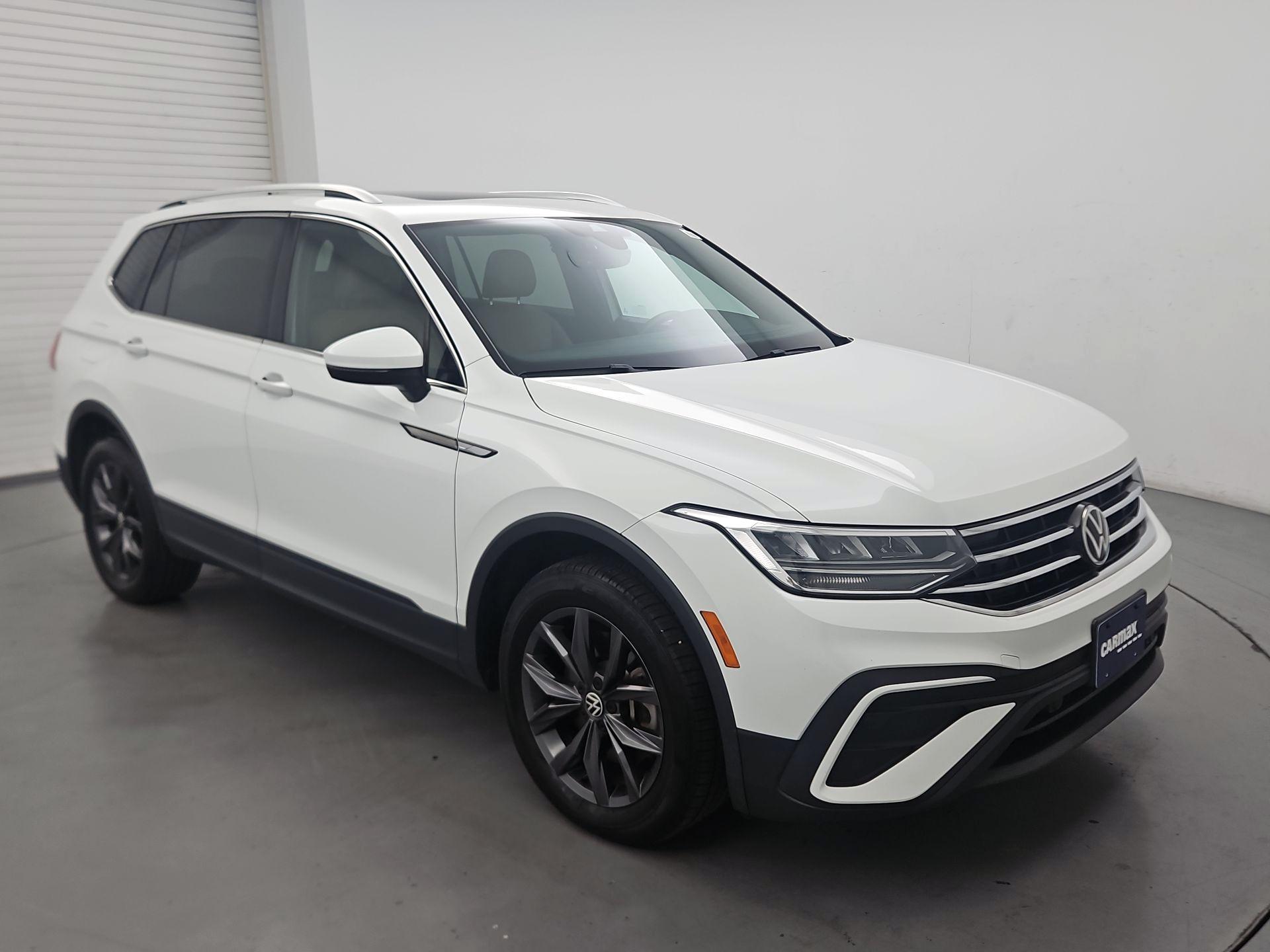 Thumbnail: 2022 Volkswagen Tiguan - 1