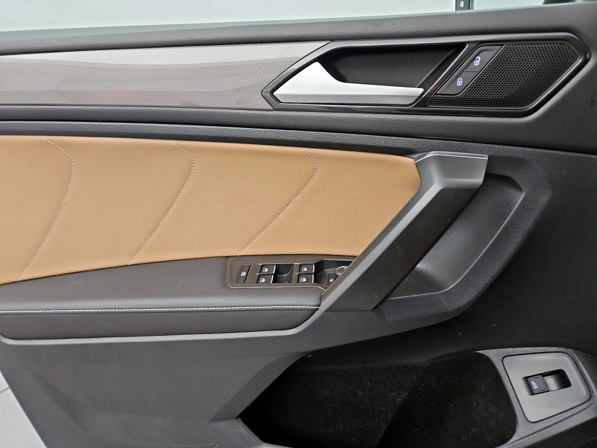 Thumbnail: 2022 Volkswagen Tiguan - 10