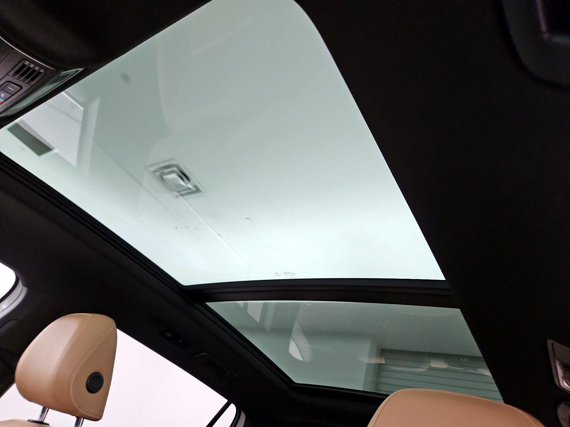 Thumbnail: 2022 Volkswagen Tiguan - 16