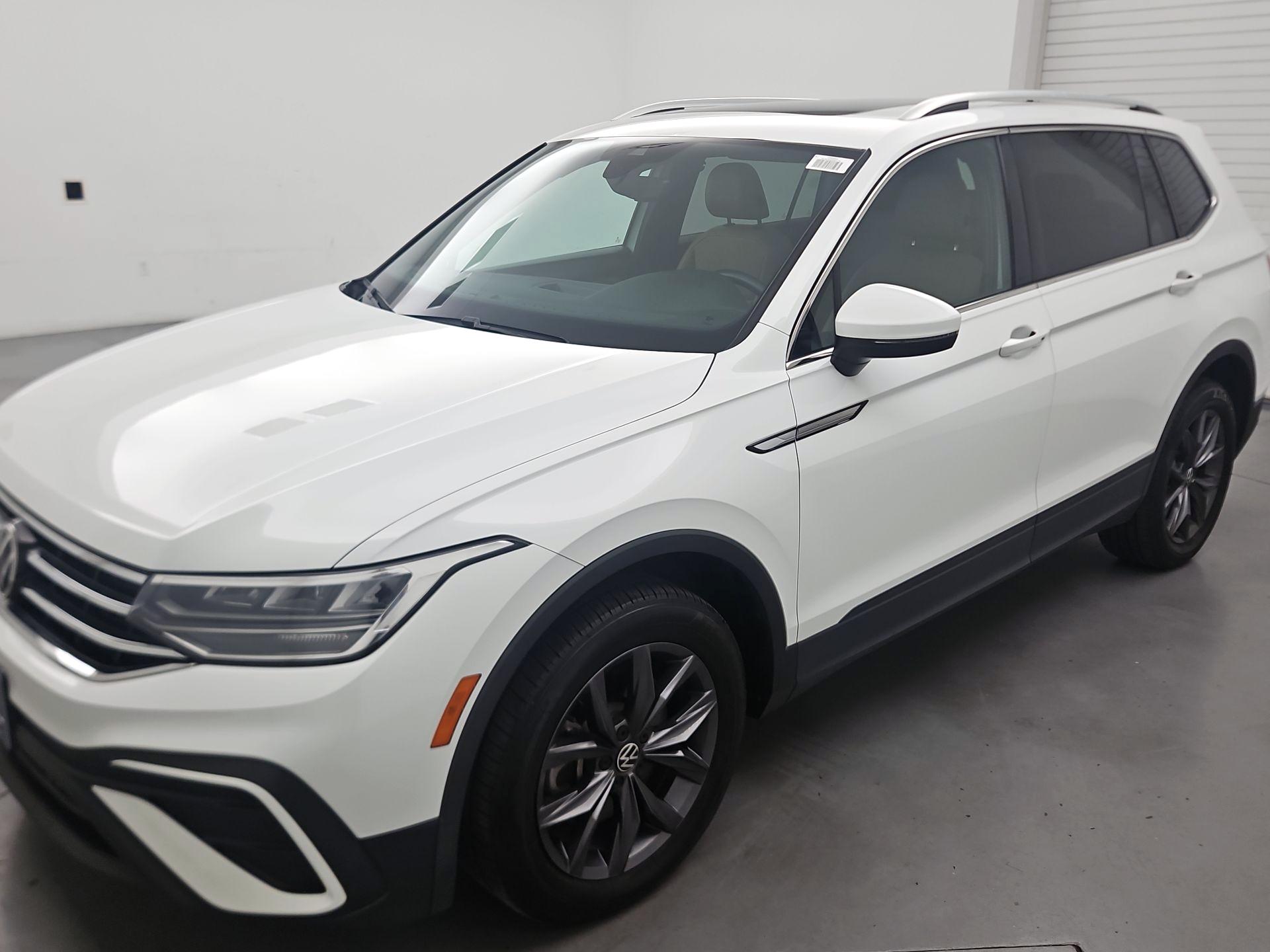 Thumbnail: 2022 Volkswagen Tiguan - 3