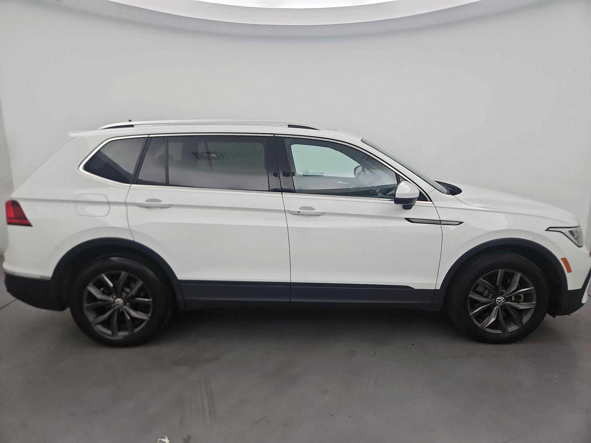 Thumbnail: 2022 Volkswagen Tiguan - 4