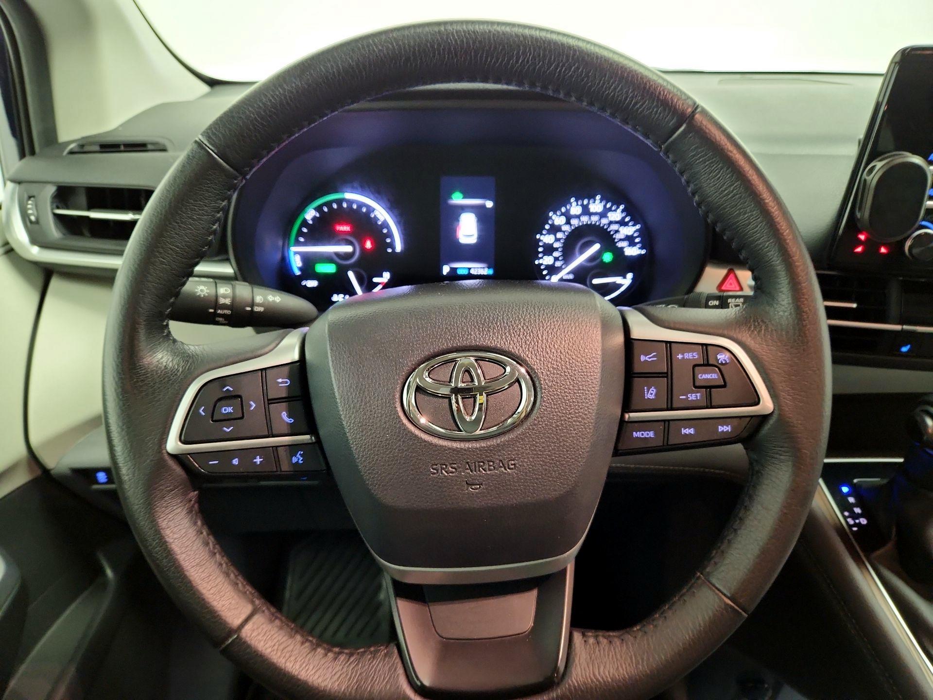 Thumbnail: 2024 Toyota Sienna - 10