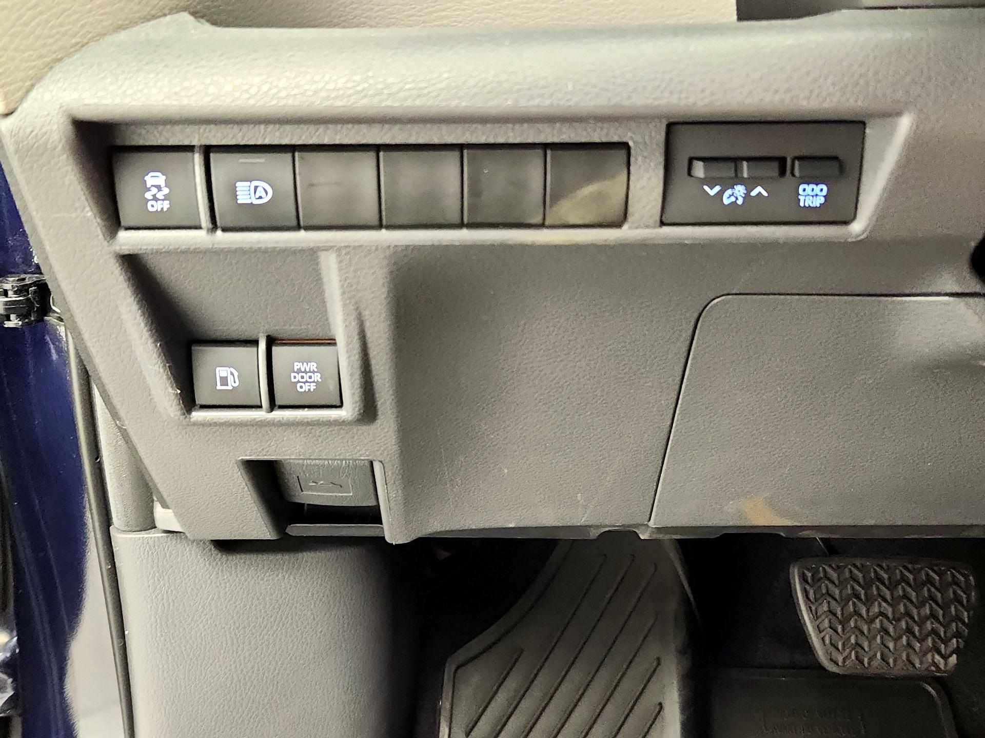 Thumbnail: 2024 Toyota Sienna - 13