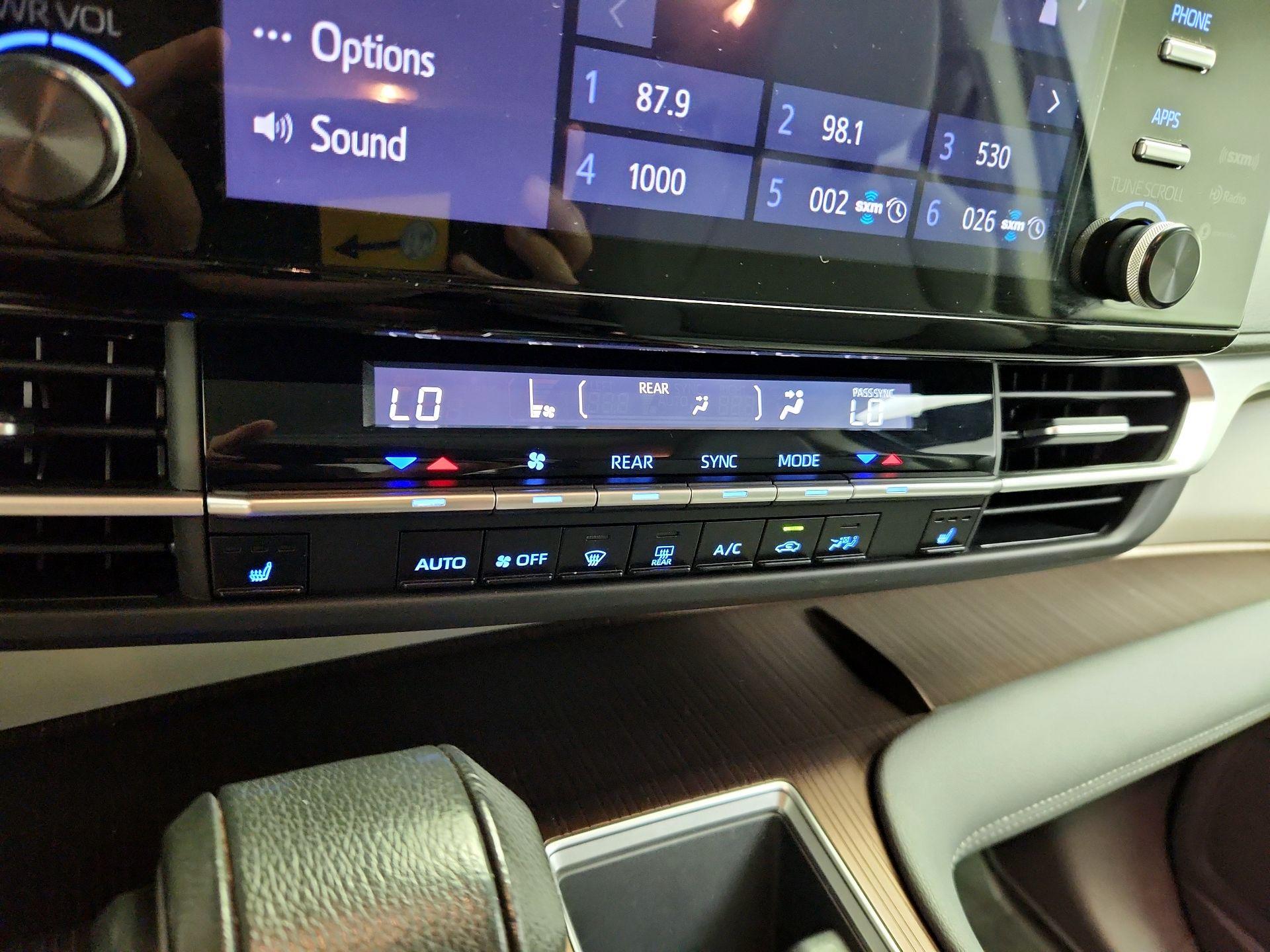 Thumbnail: 2024 Toyota Sienna - 16