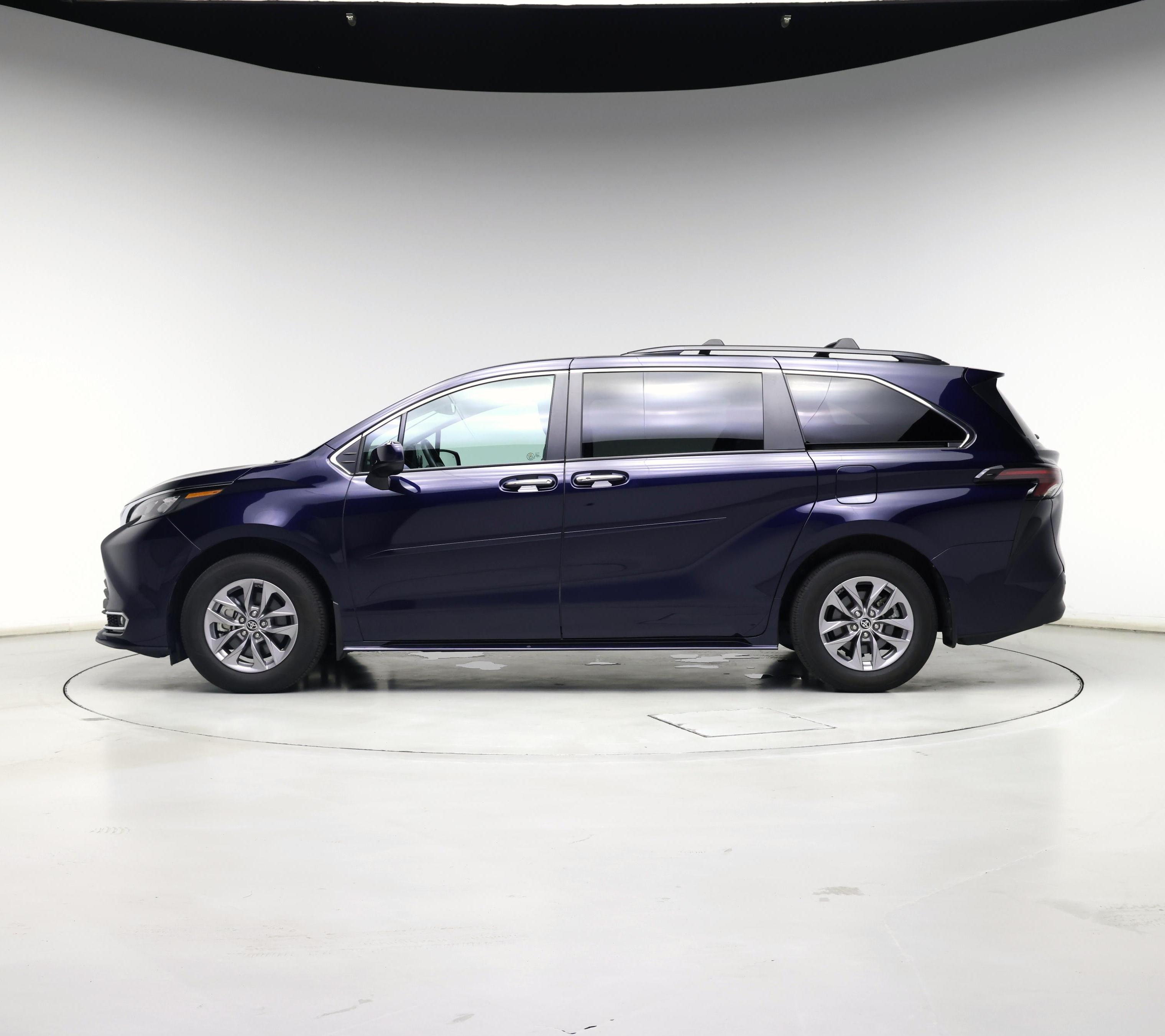 Thumbnail: 2024 Toyota Sienna - 3