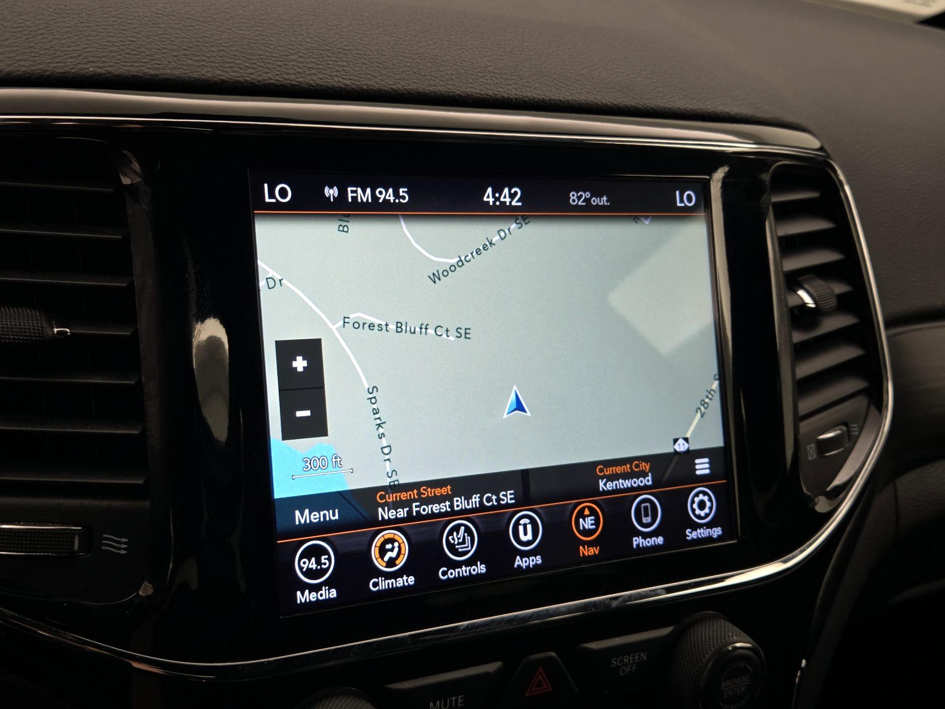 Thumbnail: 2021 Jeep Grand Cherokee - 14