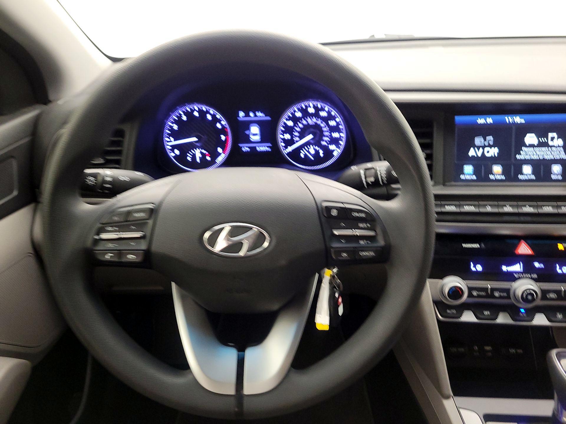 Thumbnail: 2020 Hyundai Elantra - 10