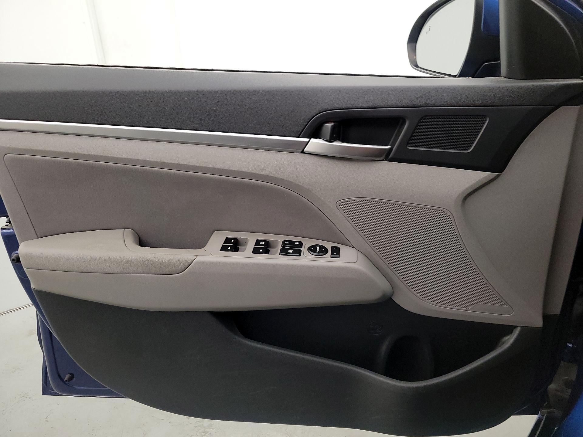Thumbnail: 2020 Hyundai Elantra - 12