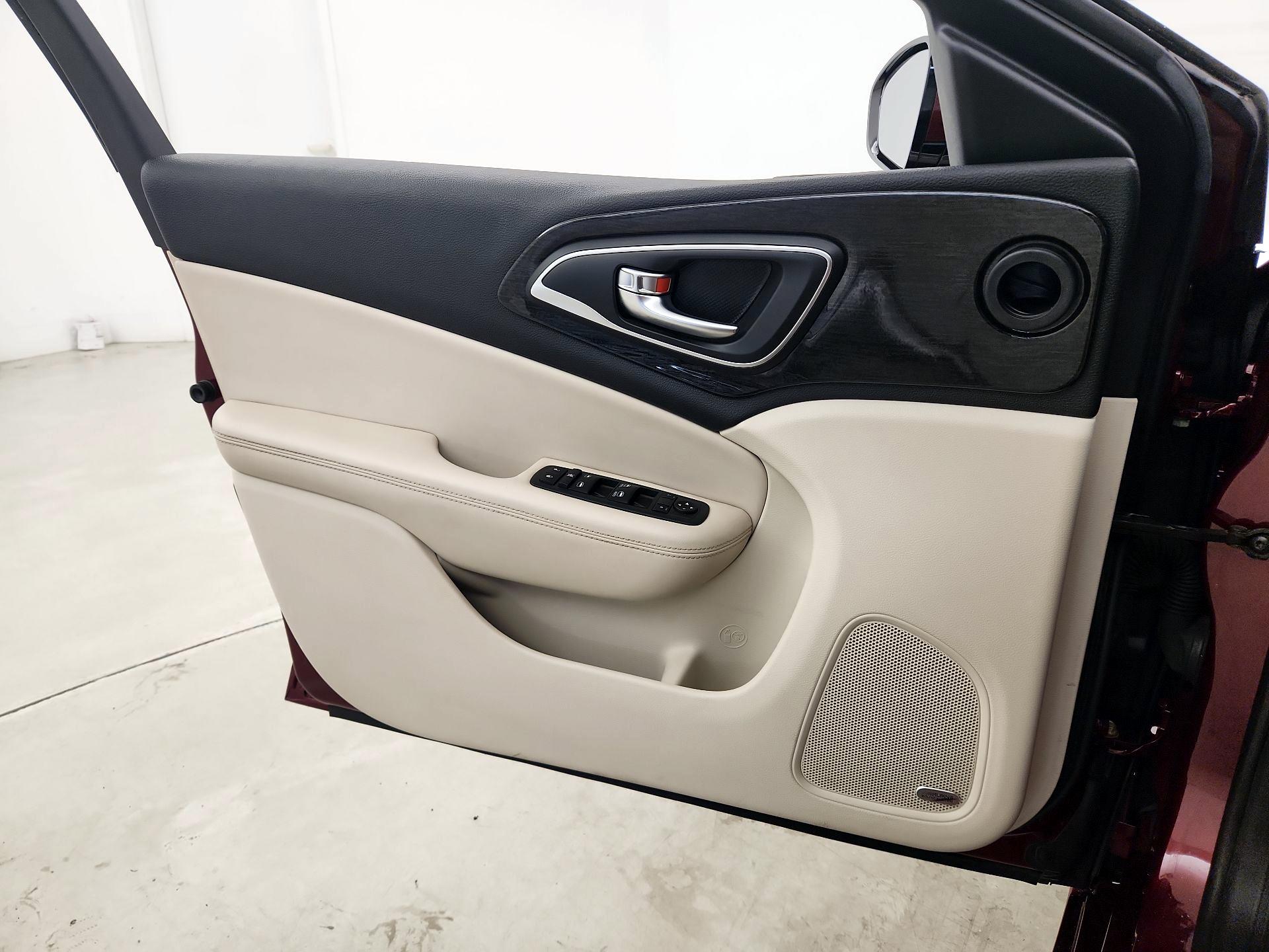 Thumbnail: 2015 Chrysler 200 - 12