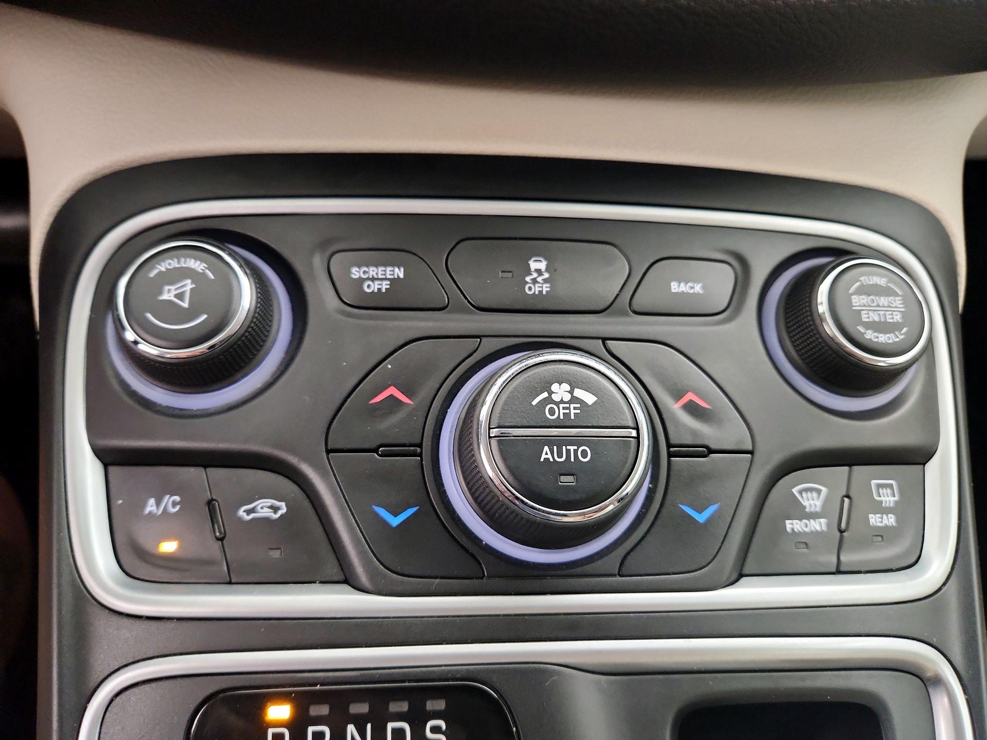 Thumbnail: 2015 Chrysler 200 - 17