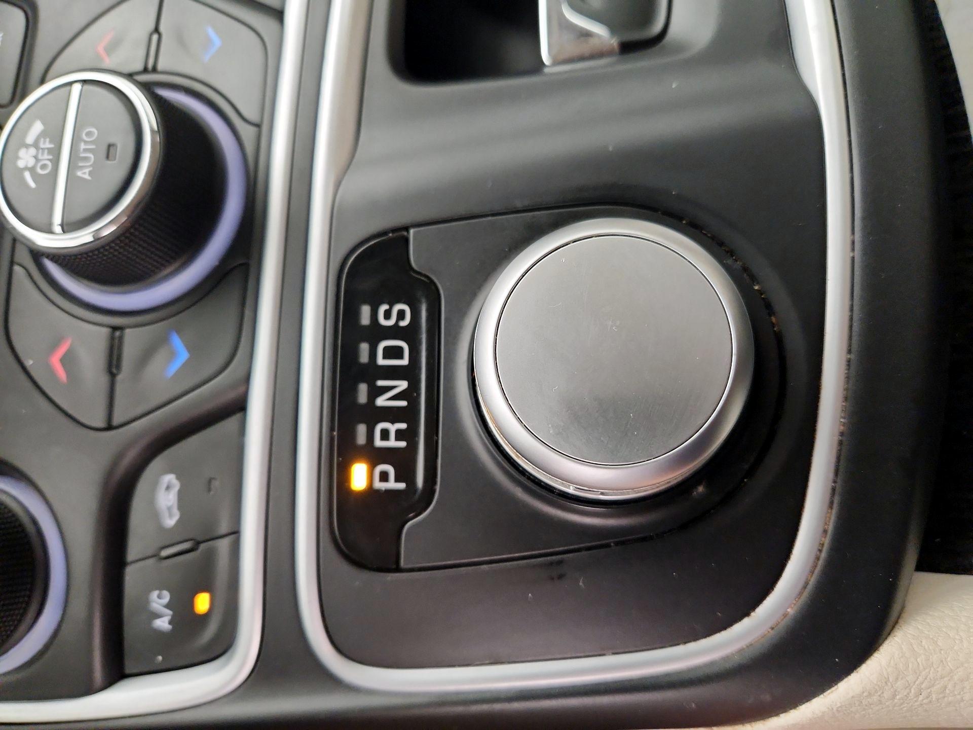 Thumbnail: 2015 Chrysler 200 - 18