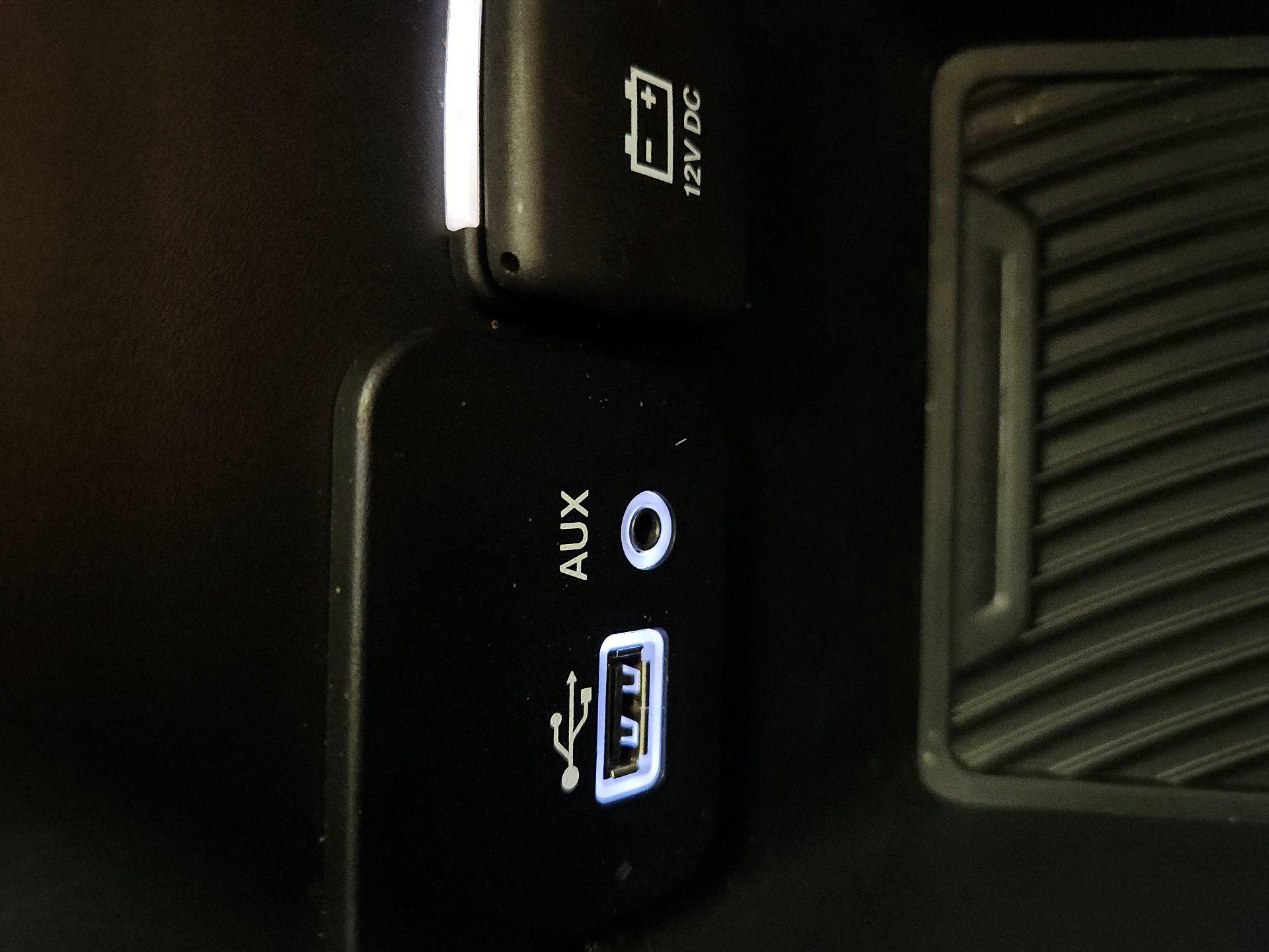 Thumbnail: 2015 Chrysler 200 - 19