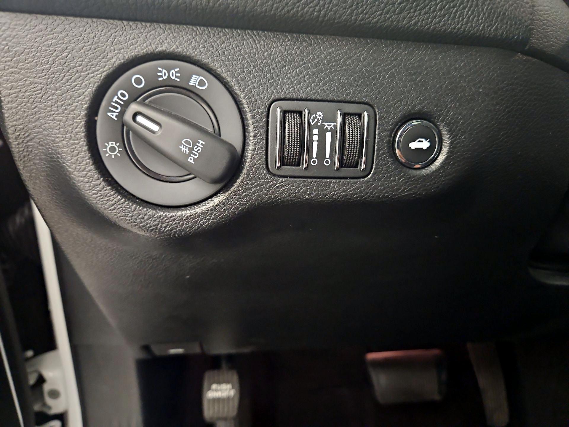 Thumbnail: 2019 Dodge Challenger - 13