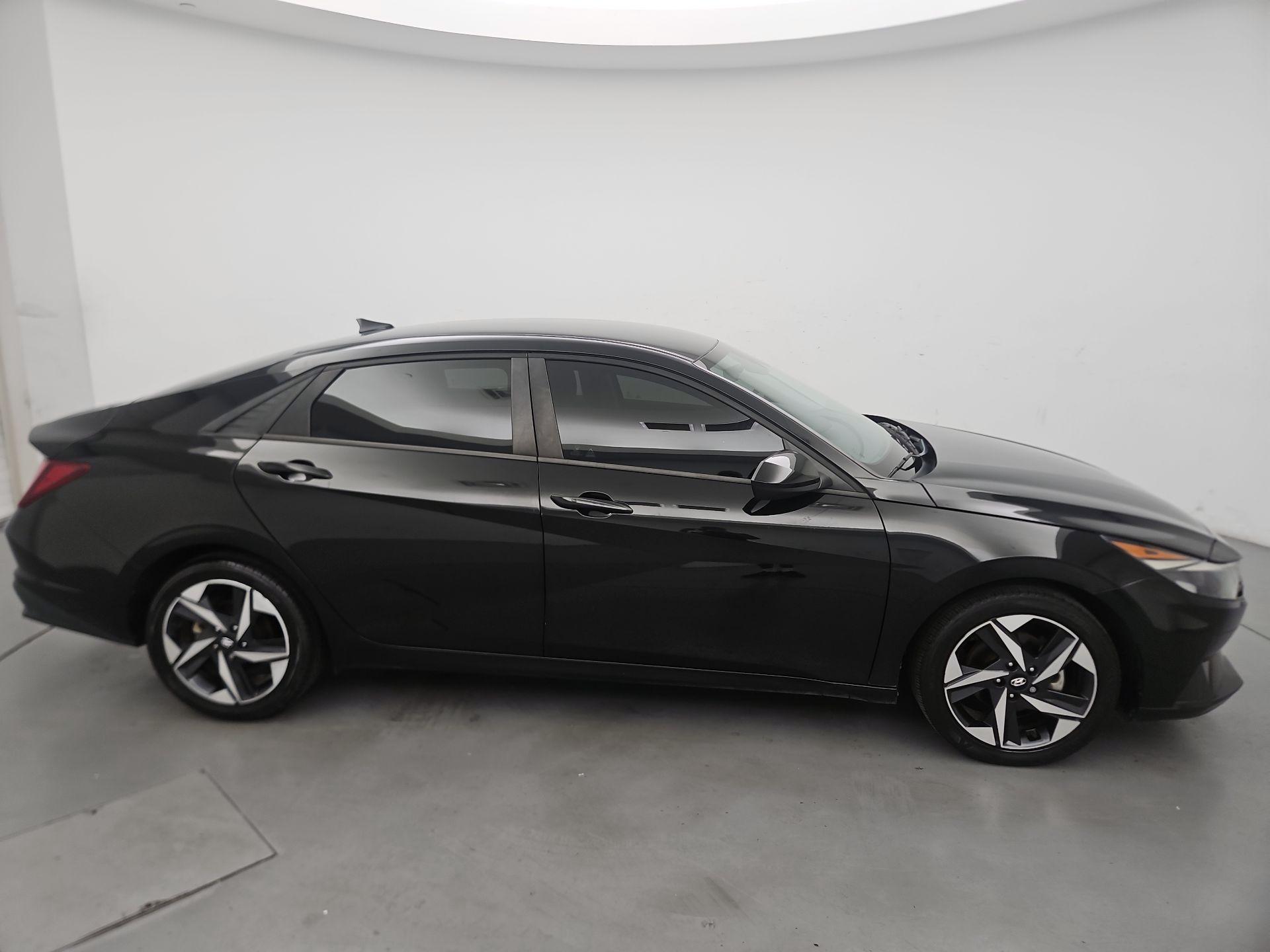 Thumbnail: 2023 Hyundai Elantra - 4