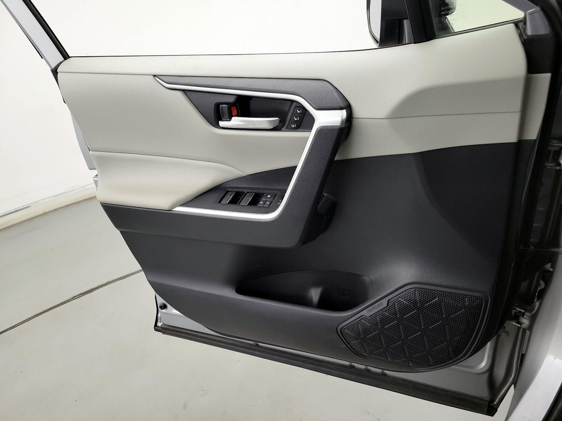 Thumbnail: 2021 Toyota RAV4 - 12