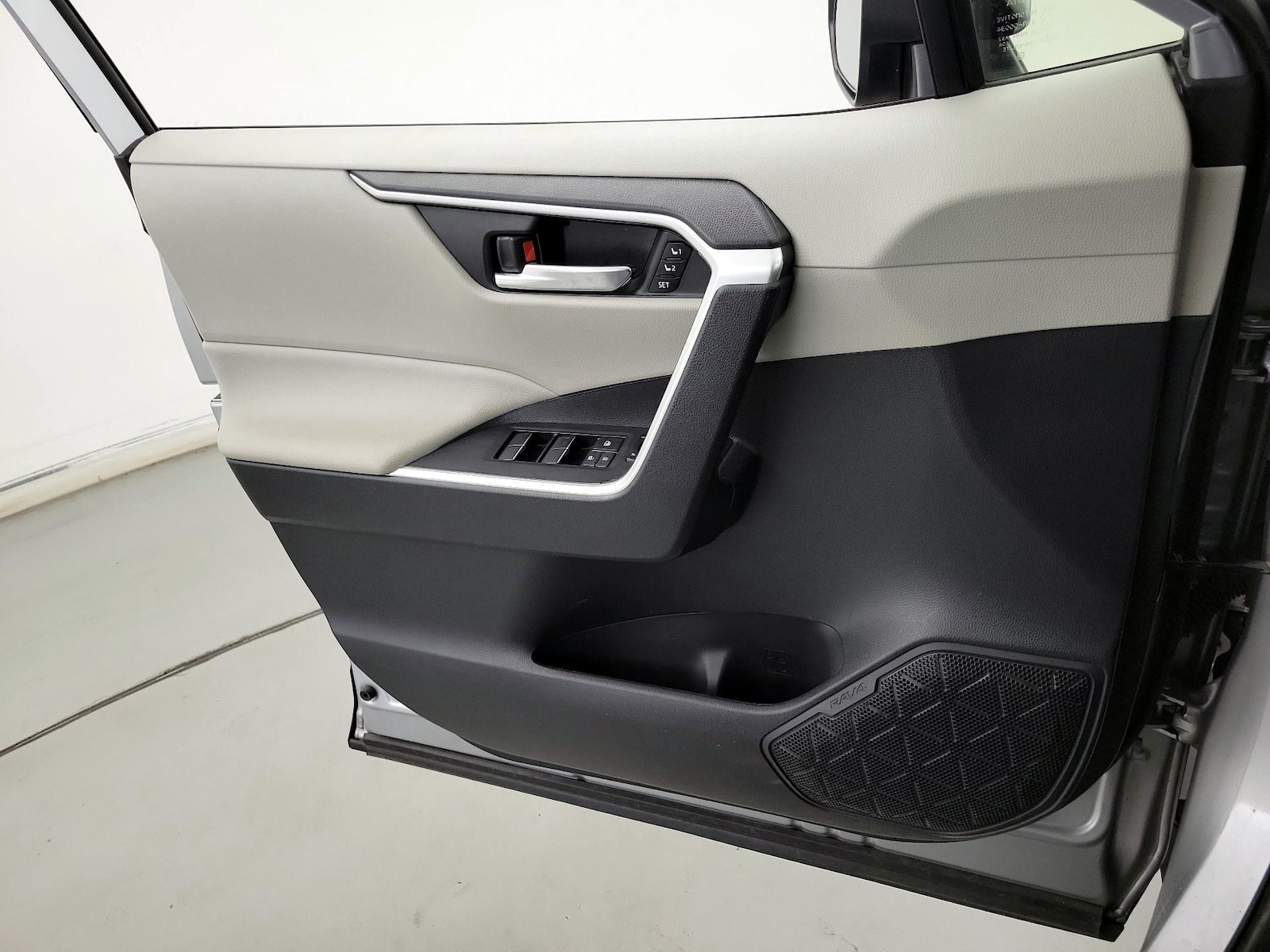 2021 Toyota RAV4 XLE Premium - Photo 13