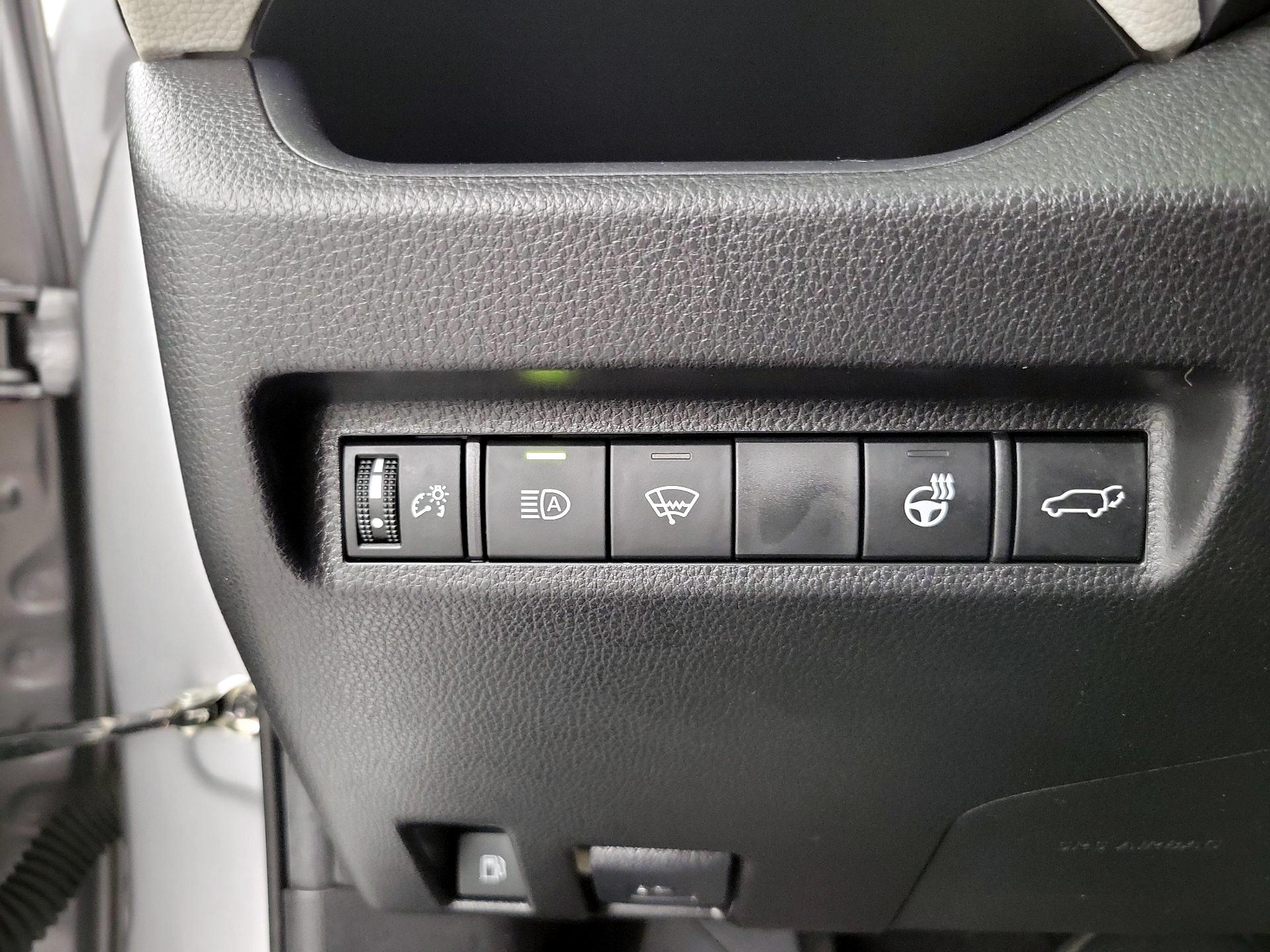 Thumbnail: 2021 Toyota RAV4 - 13